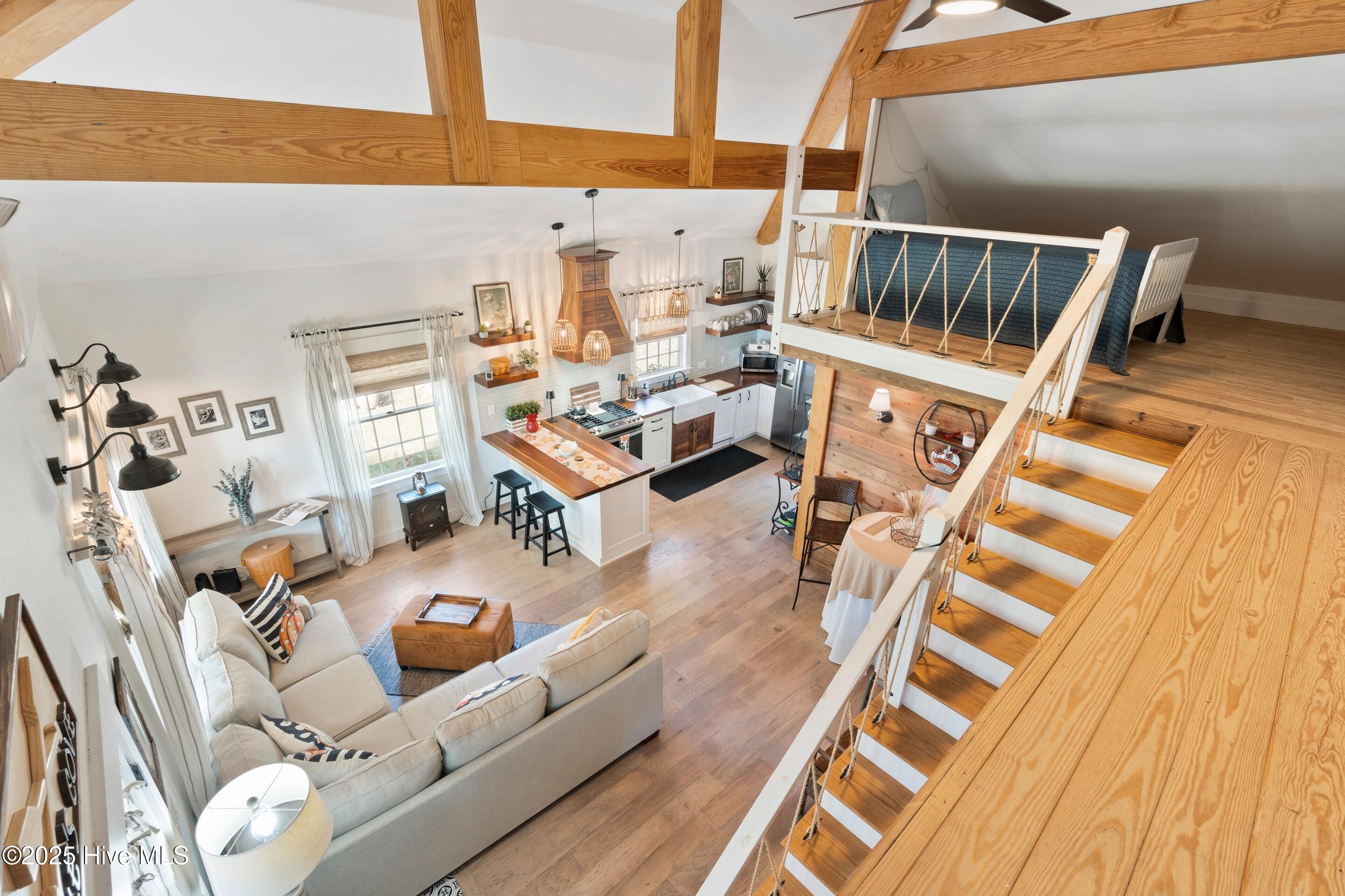 100538504 | Photo 38