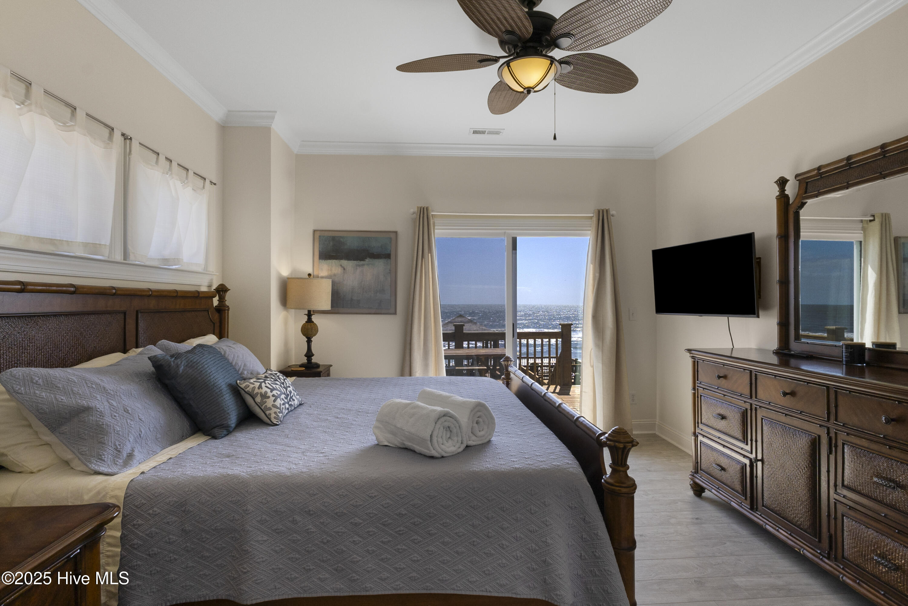 100557333 | Photo 28