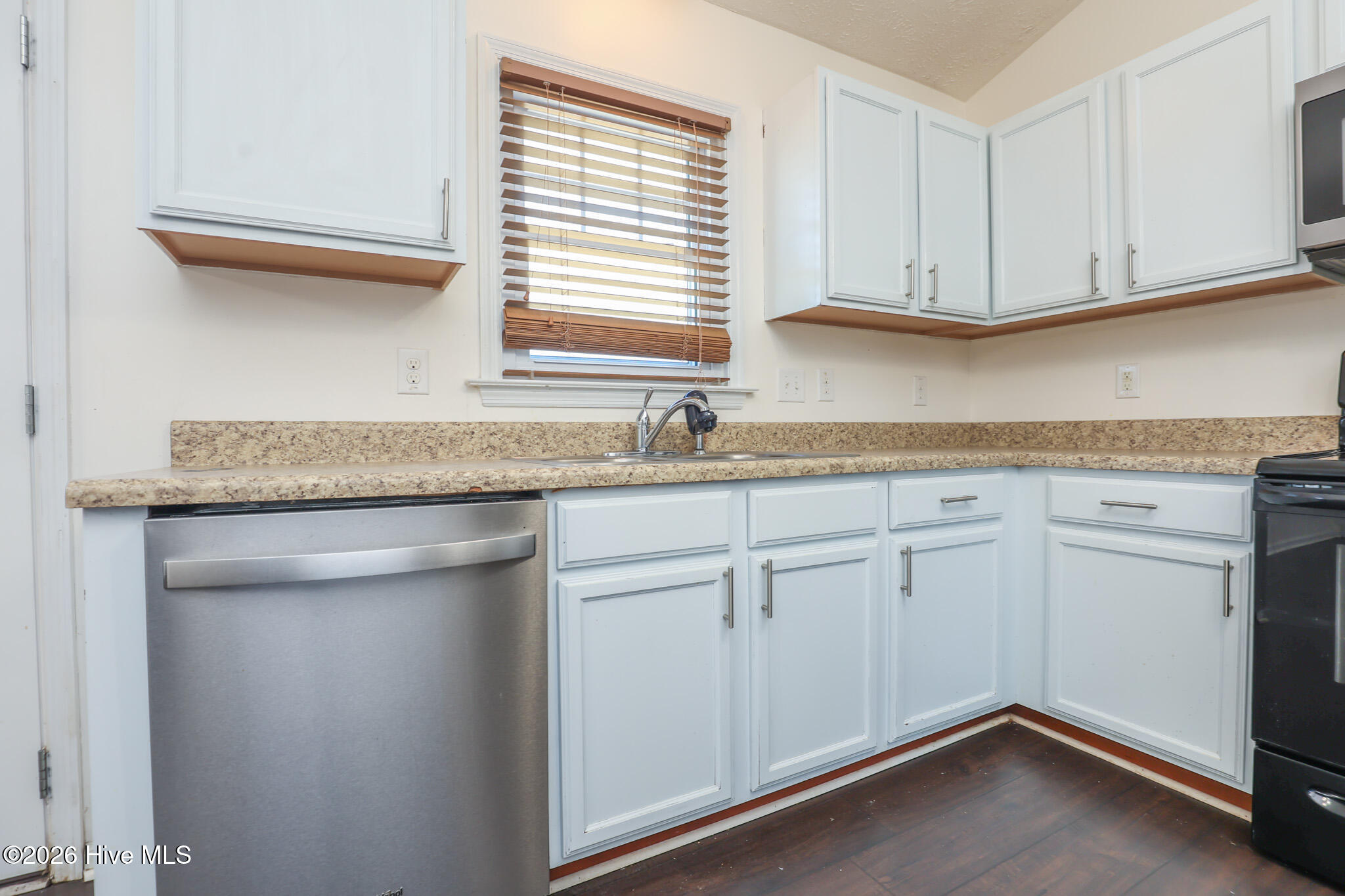 100523026 | Photo 10