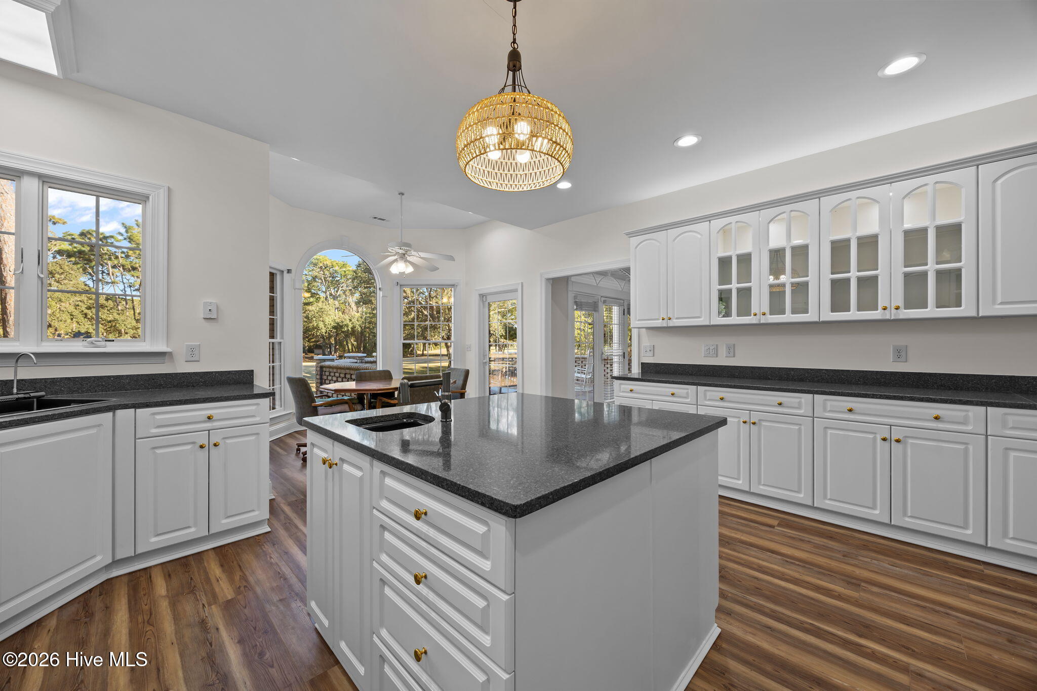 100548022 | Photo 17