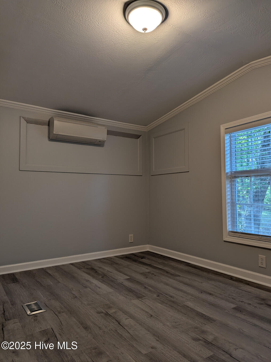 100504275 | Photo 14