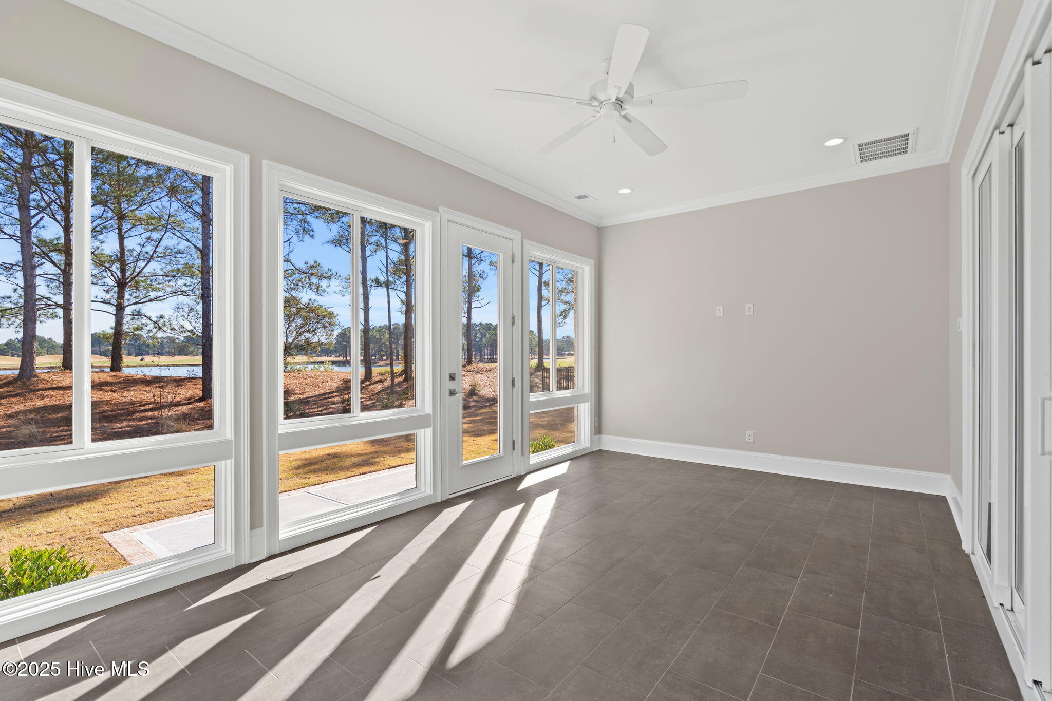 100525114 | Photo 20