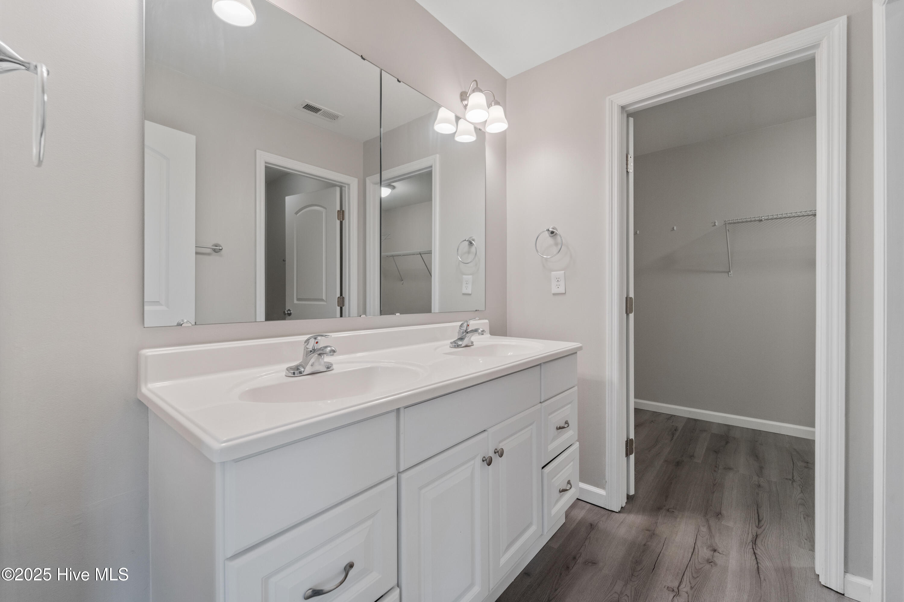 100529060 | Photo 34