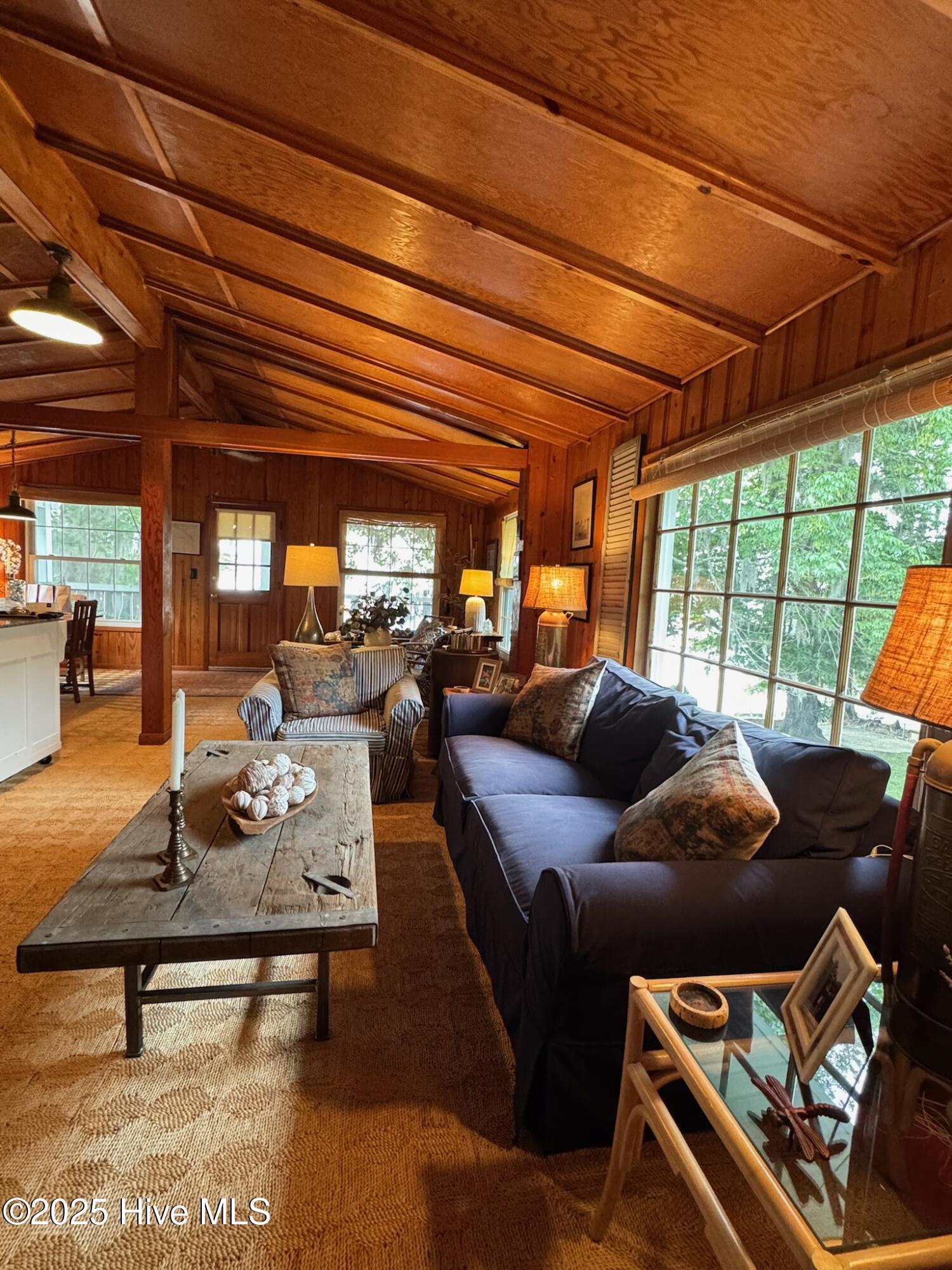 100543685 | Photo 22