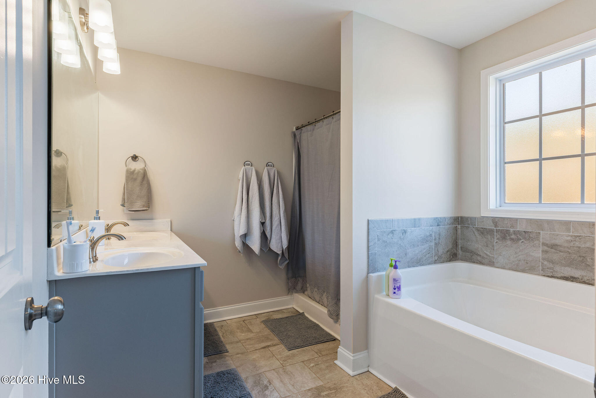 100548574 | Photo 21