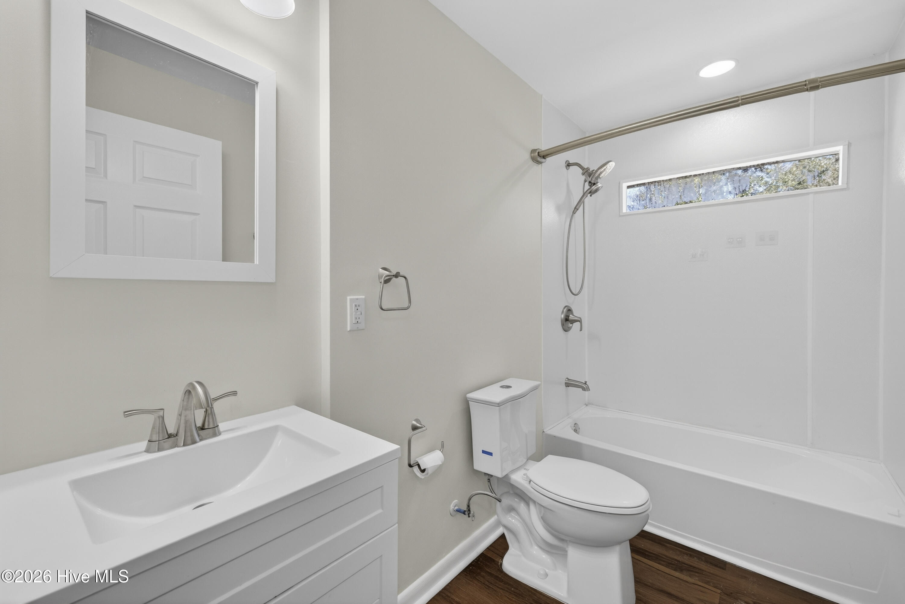 100560540 | Photo 16