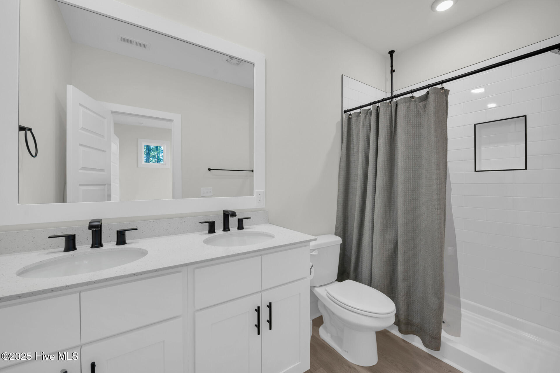 100537443 | Photo 19