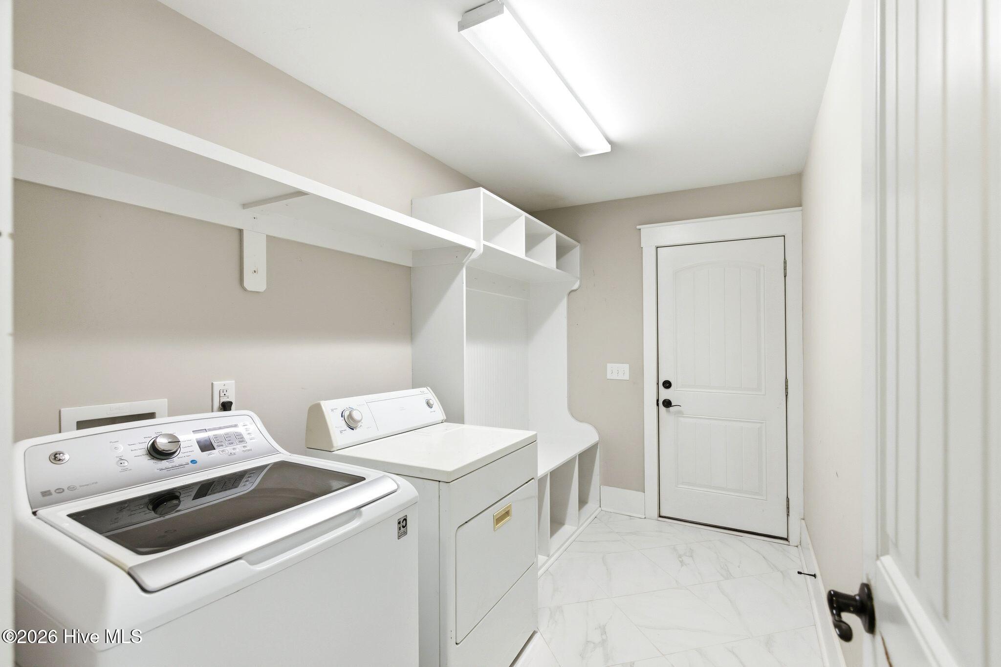 100564306 | Photo 28