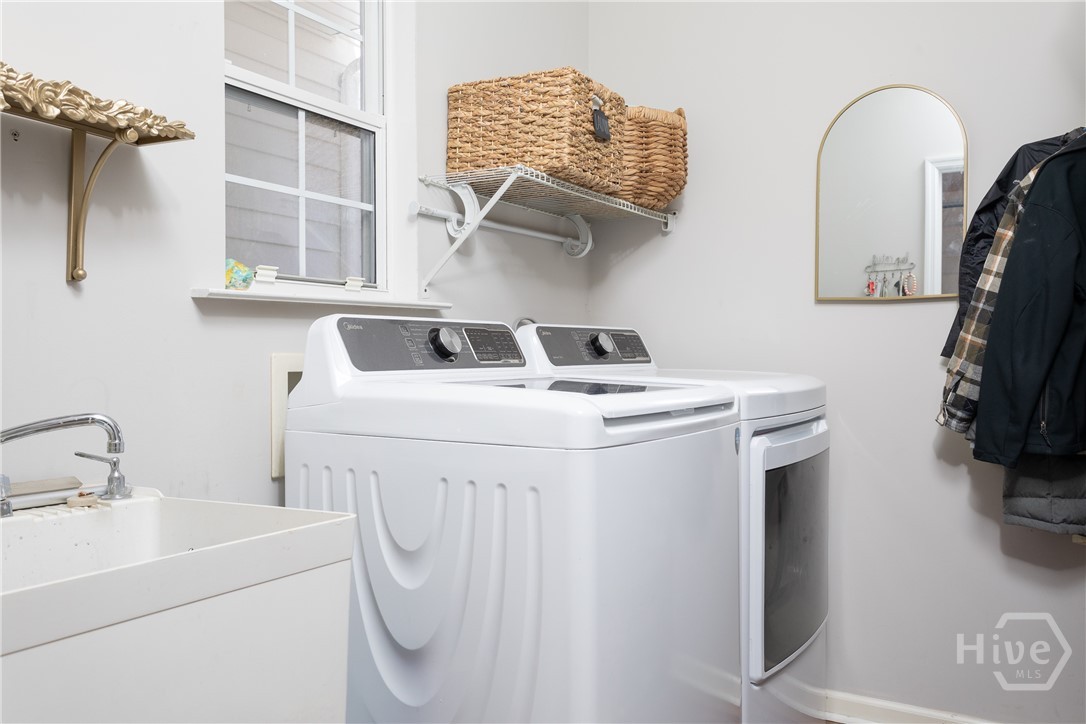 Laundry room with sink