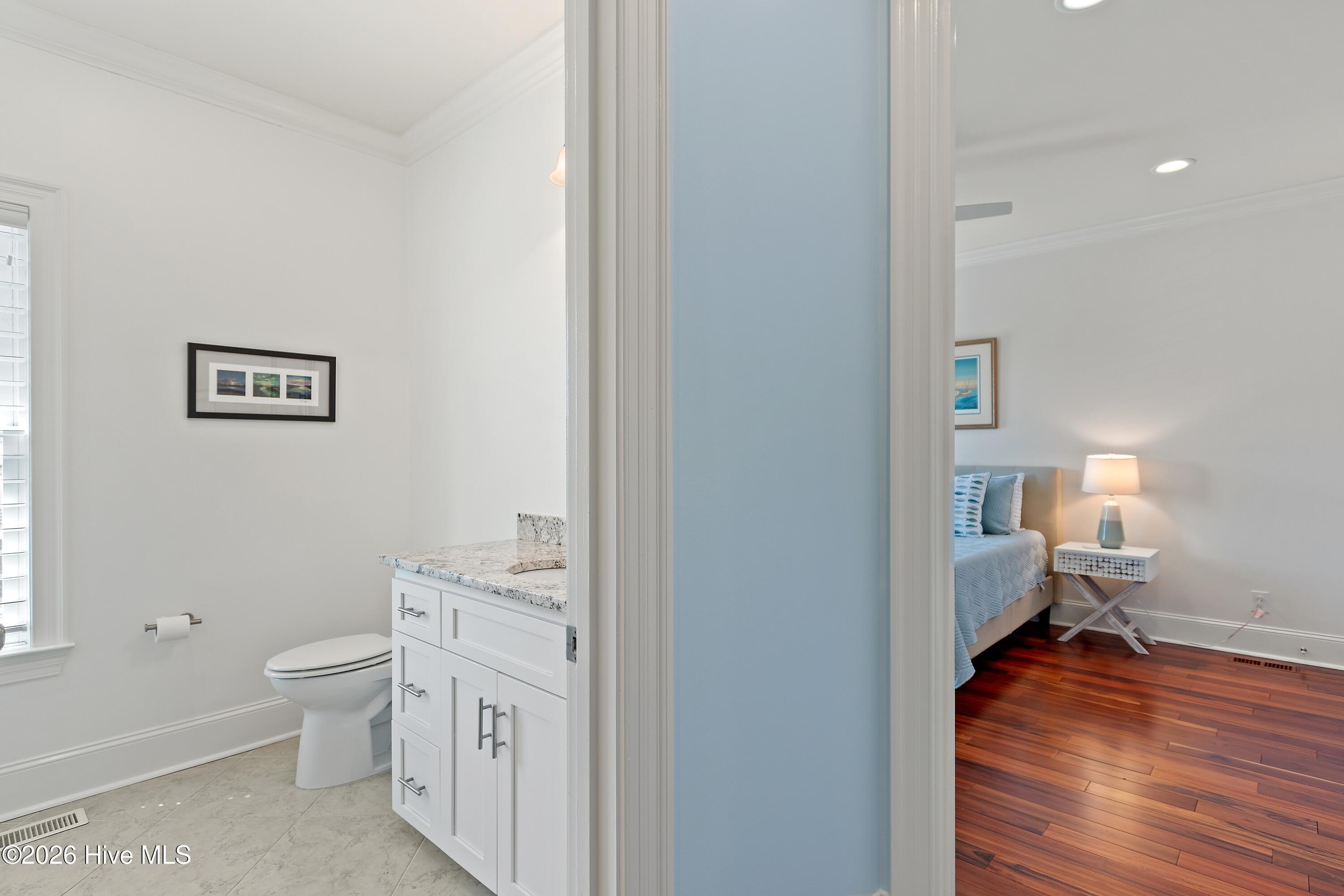 100562772 | Photo 64