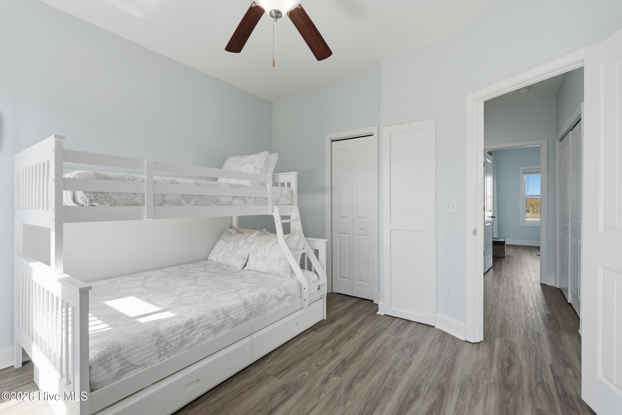 100565871 | Photo 18