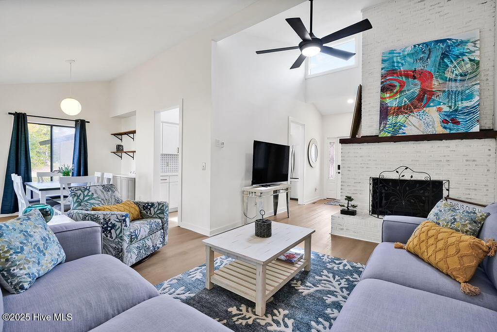 100570405 | Photo 22