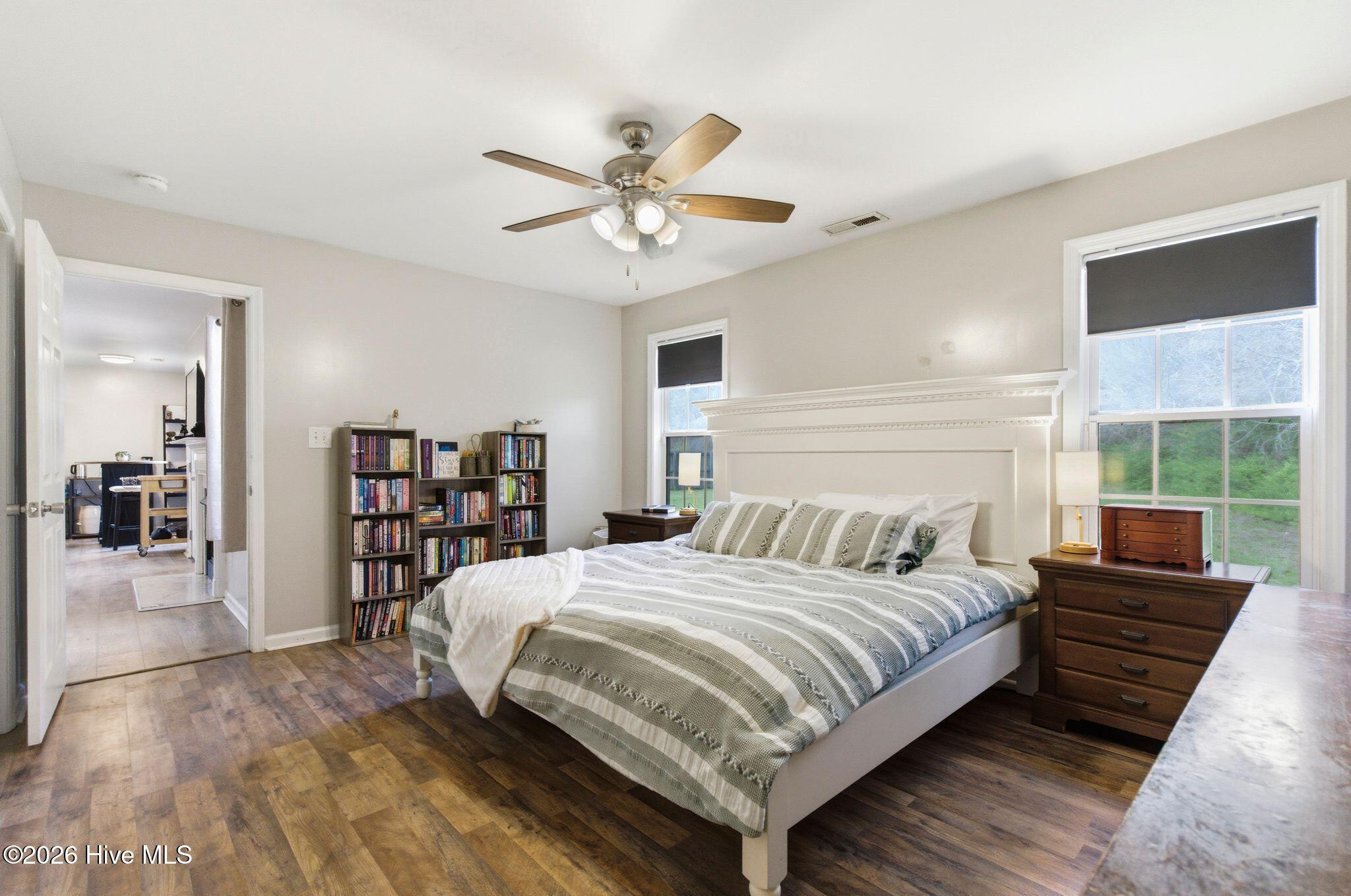 100563637 | Photo 18