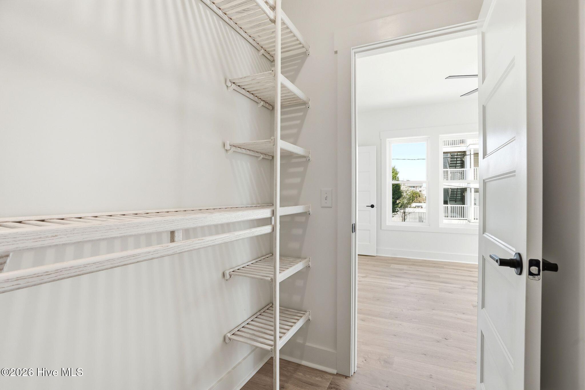 100561284 | Photo 30