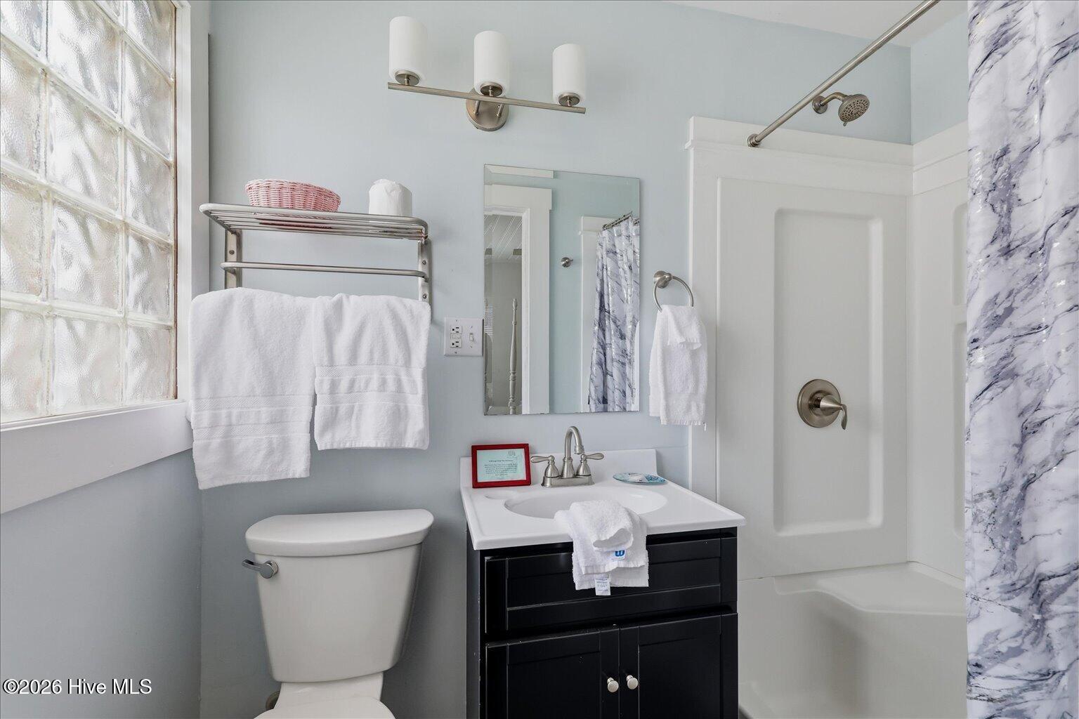 100570528 | Photo 17