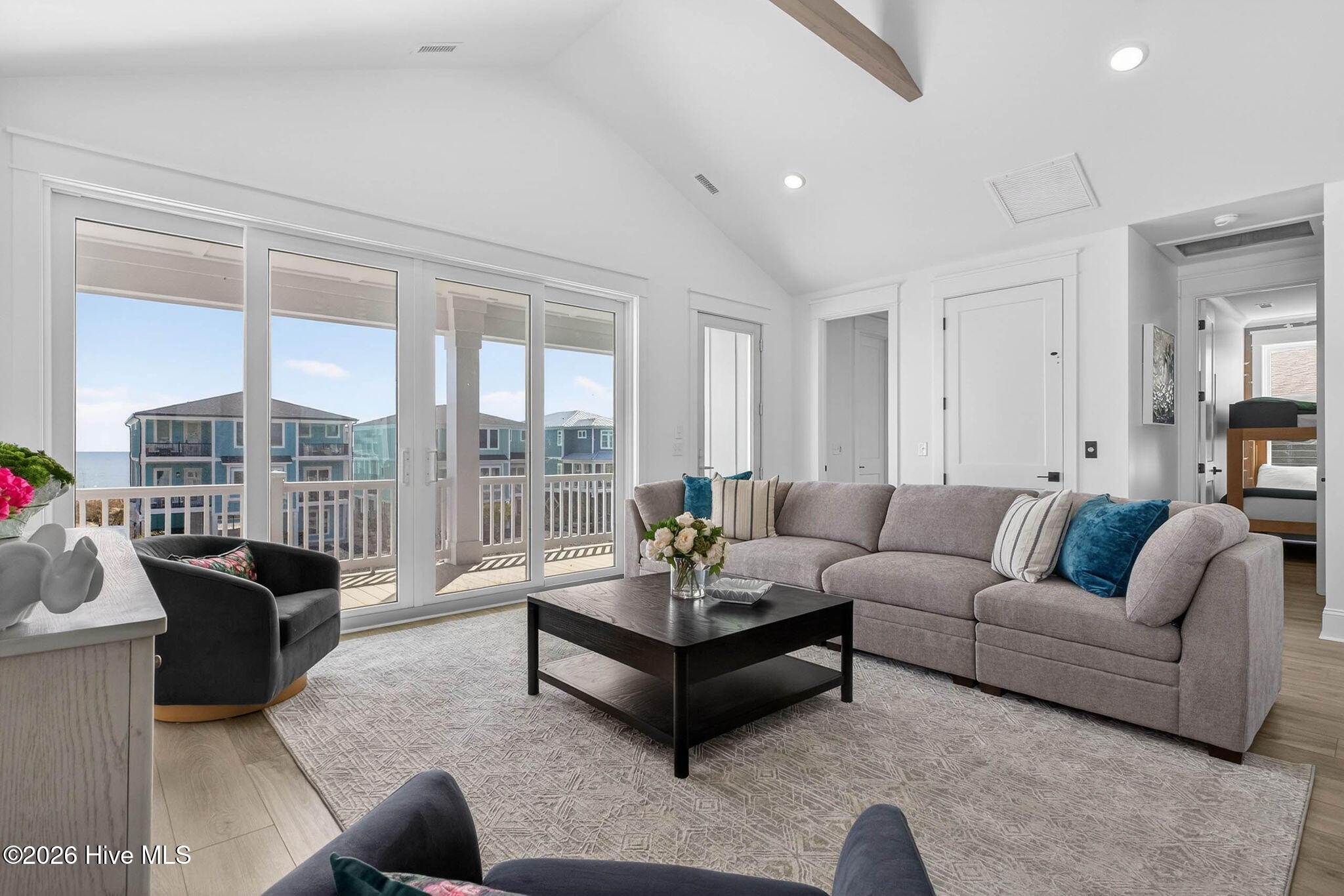 100543300 | Photo 62