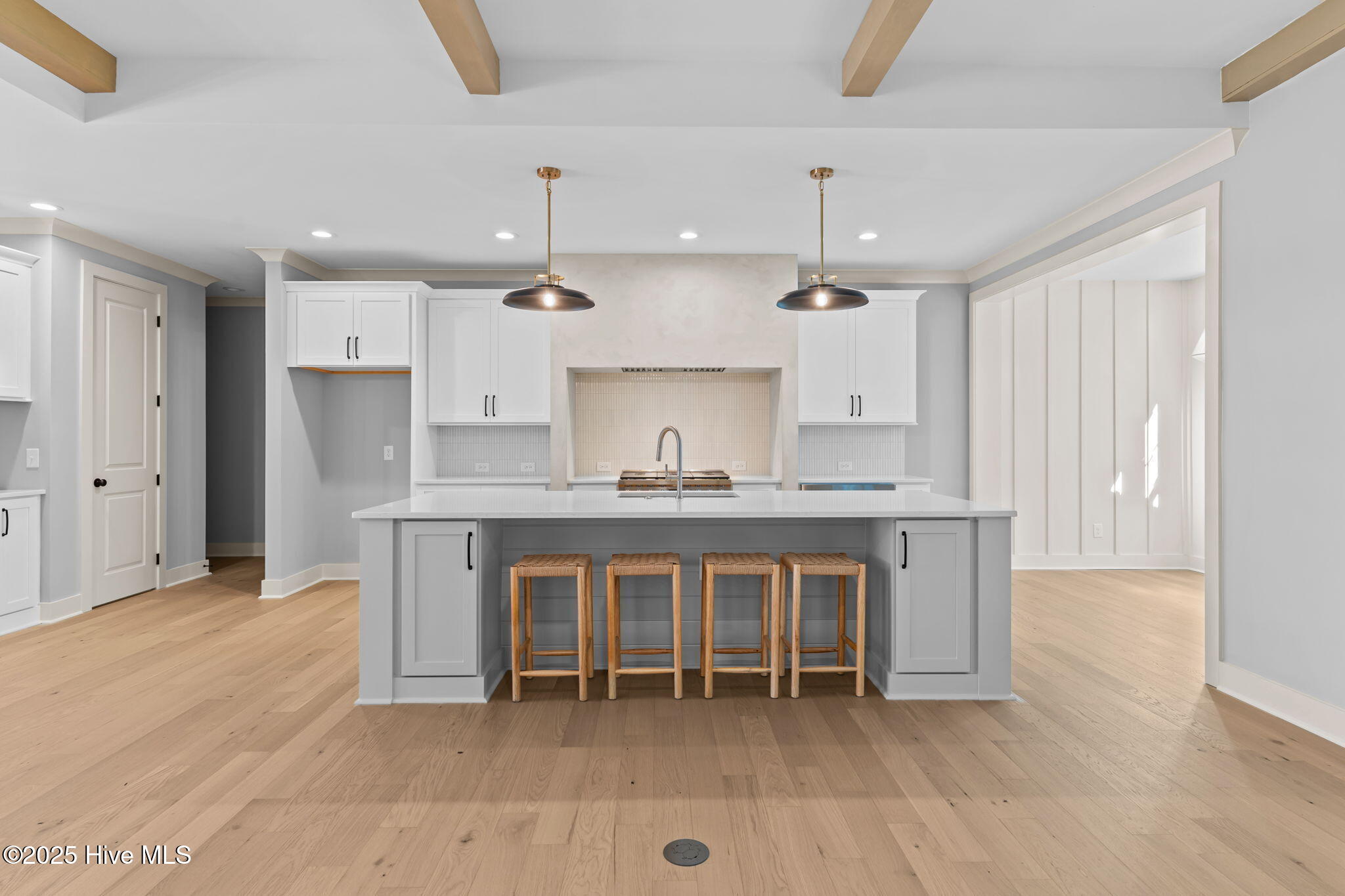 100532688 | Photo 13