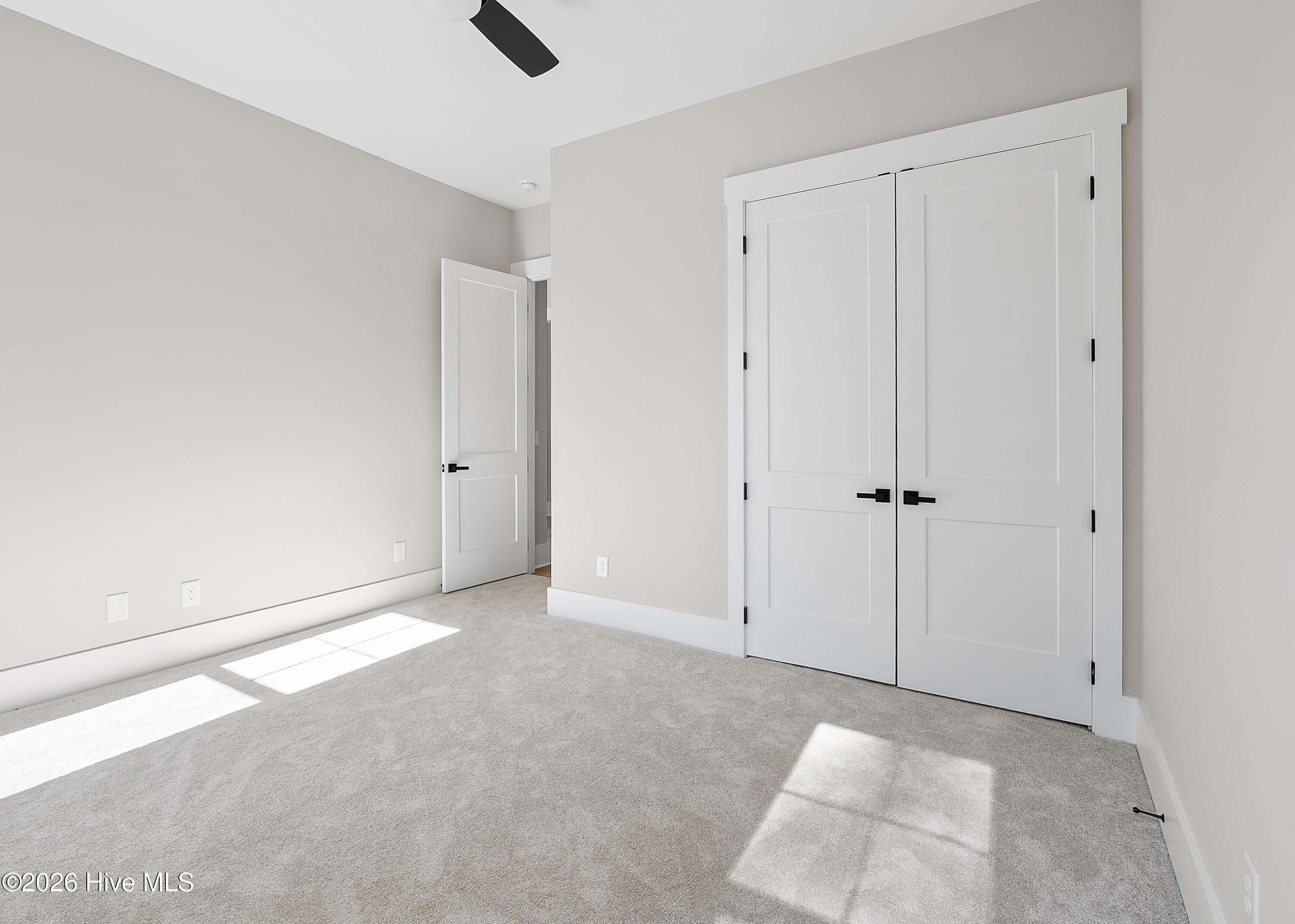 100566285 | Photo 17