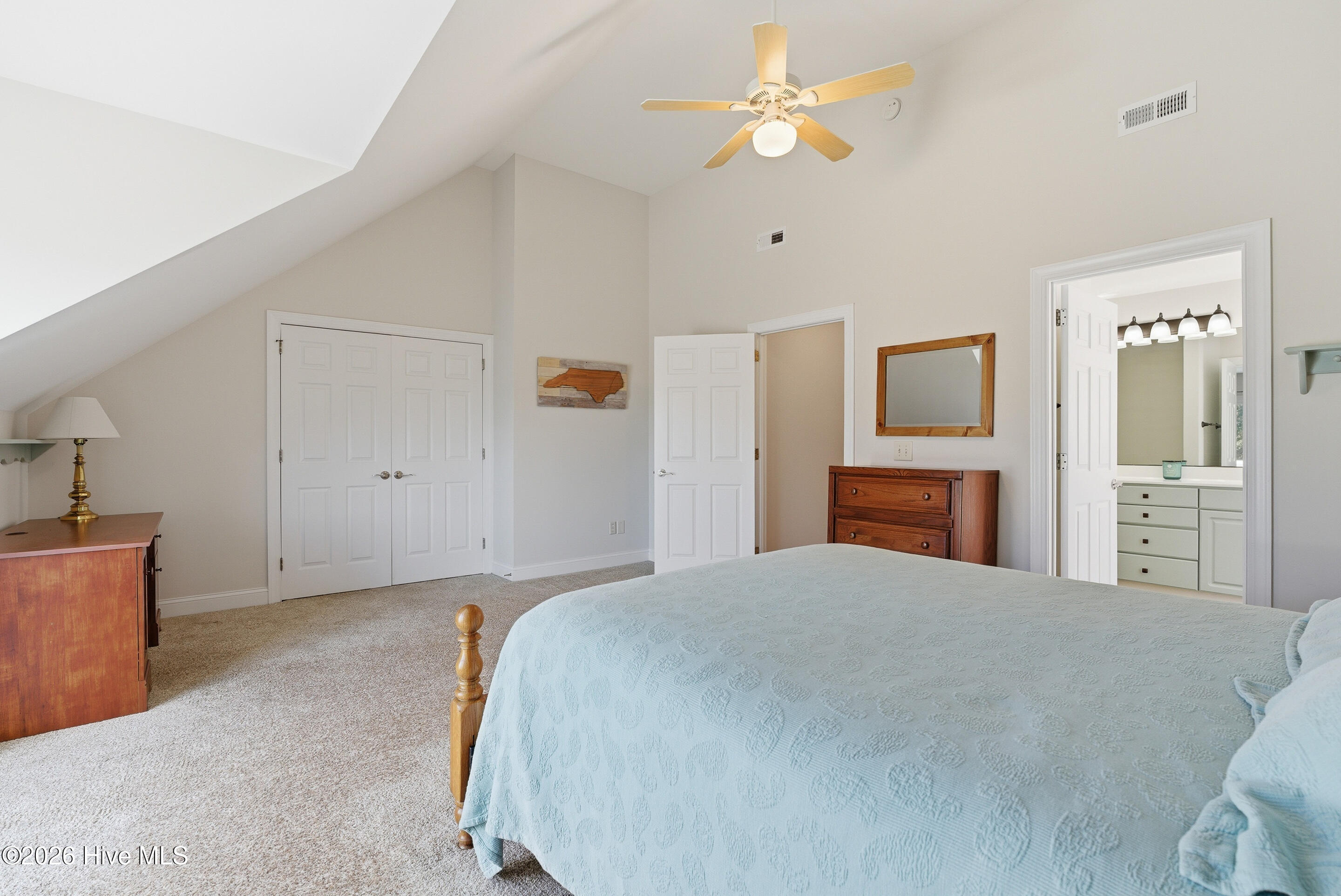 100561643 | Photo 38