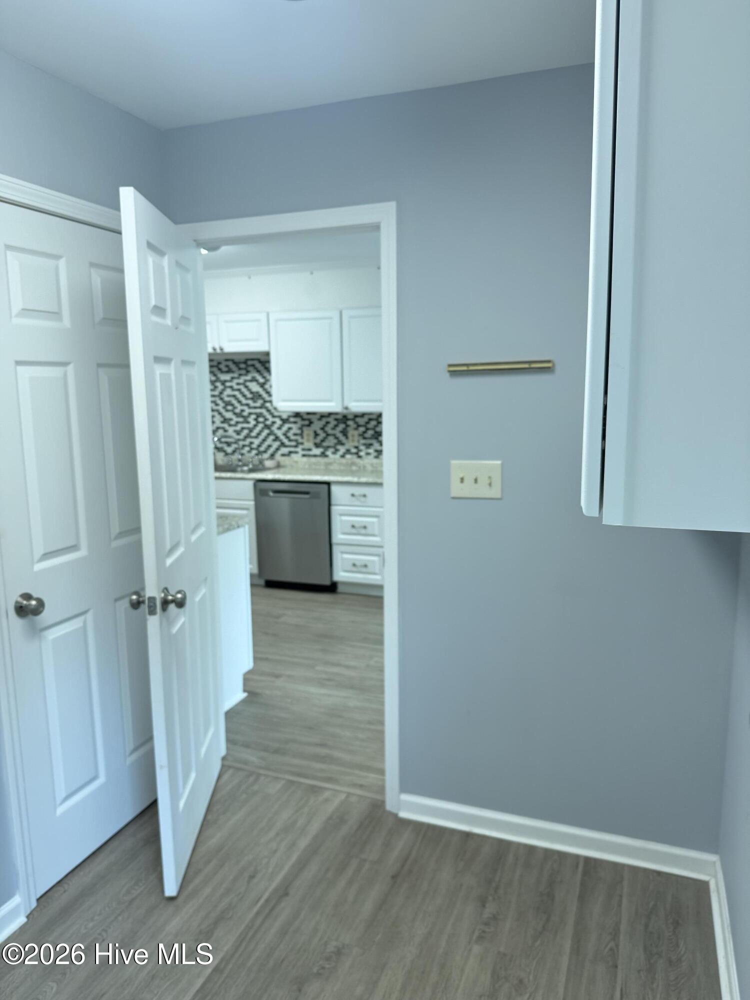 100570594 | Photo 12