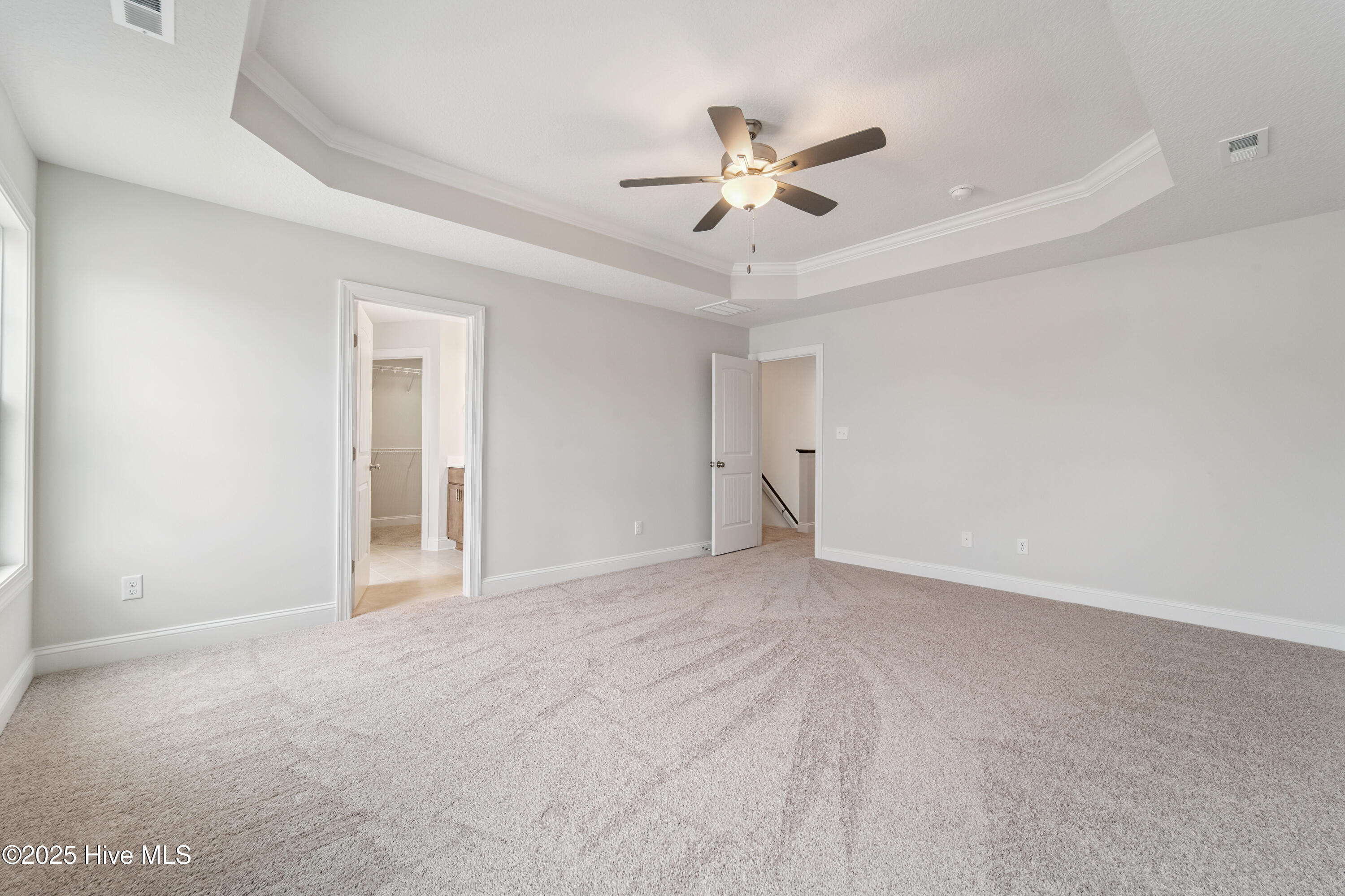 100505729 | Photo 22