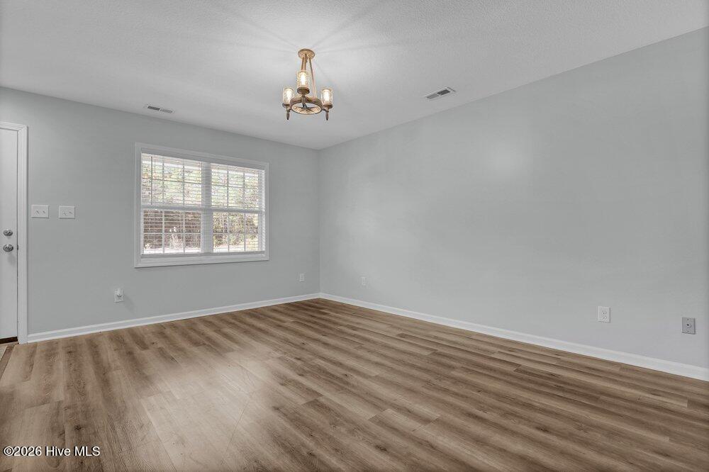 100548986 | Photo 10