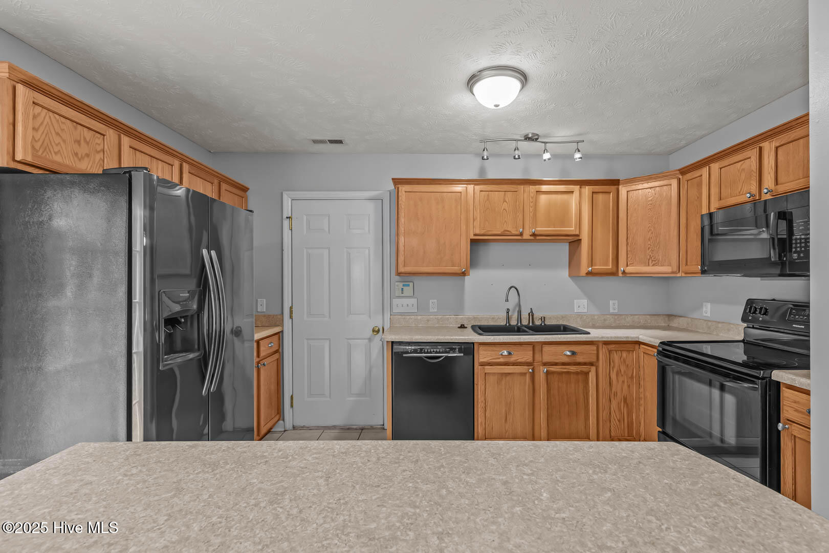 100542148 | Photo 22