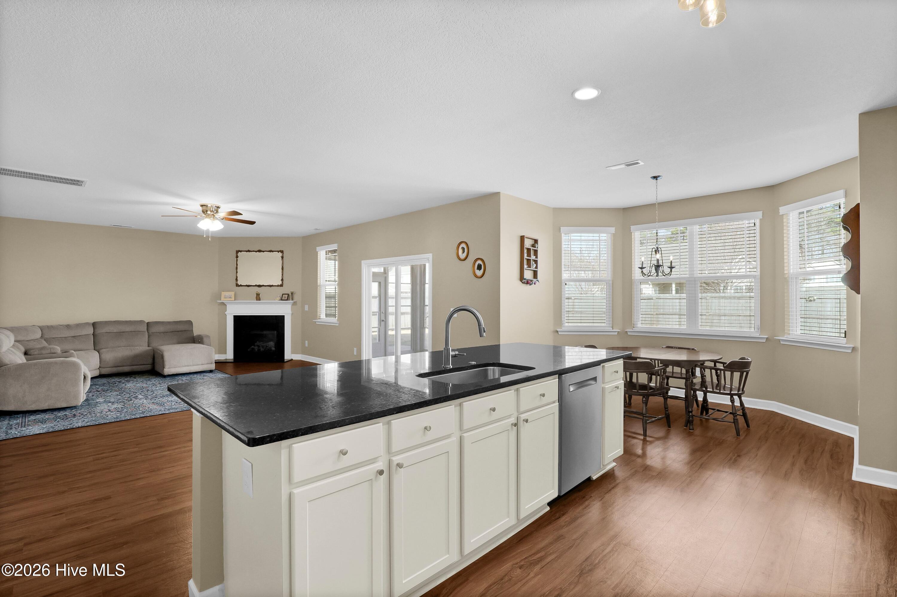 100553474 | Photo 12