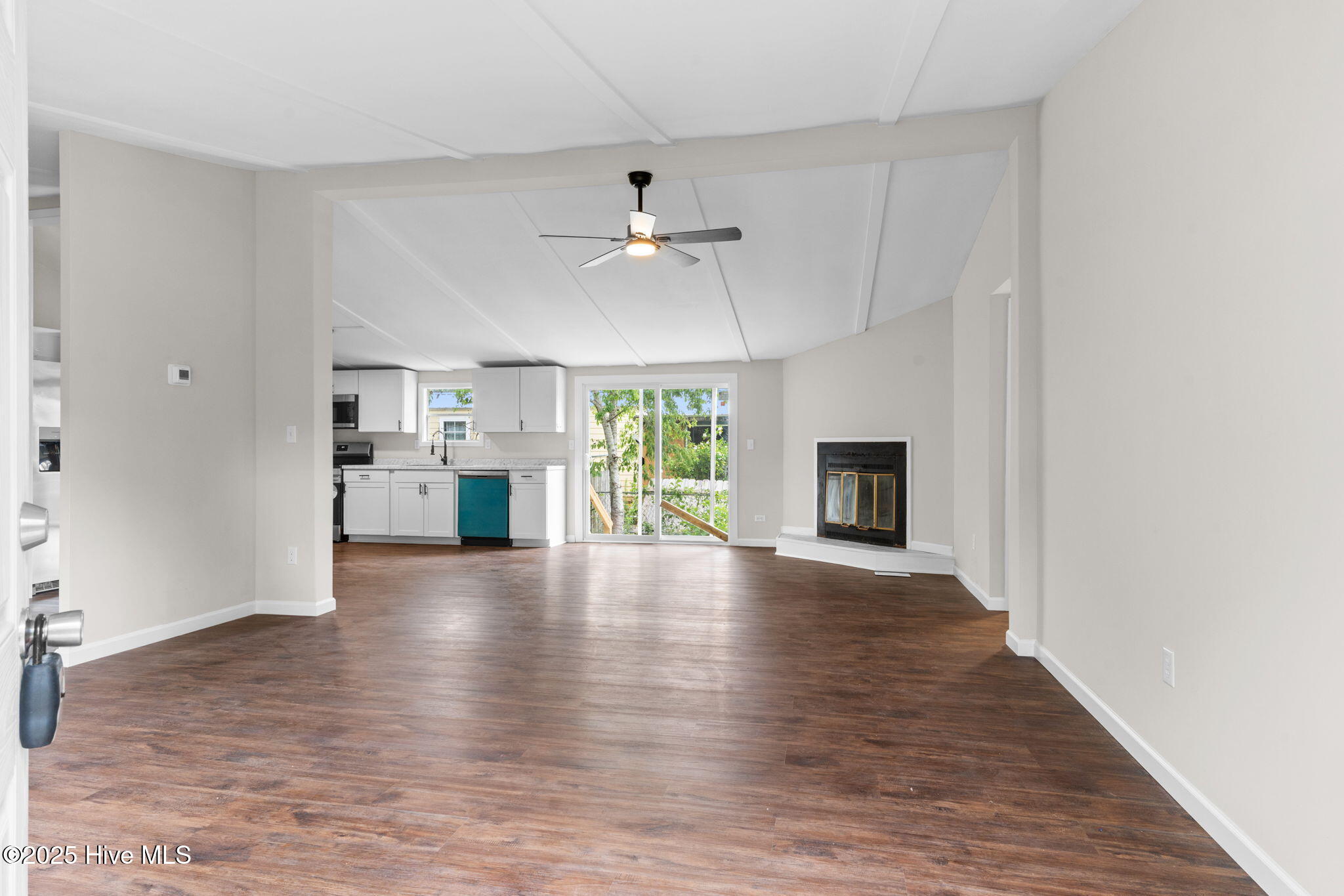 100514432 | Photo 10