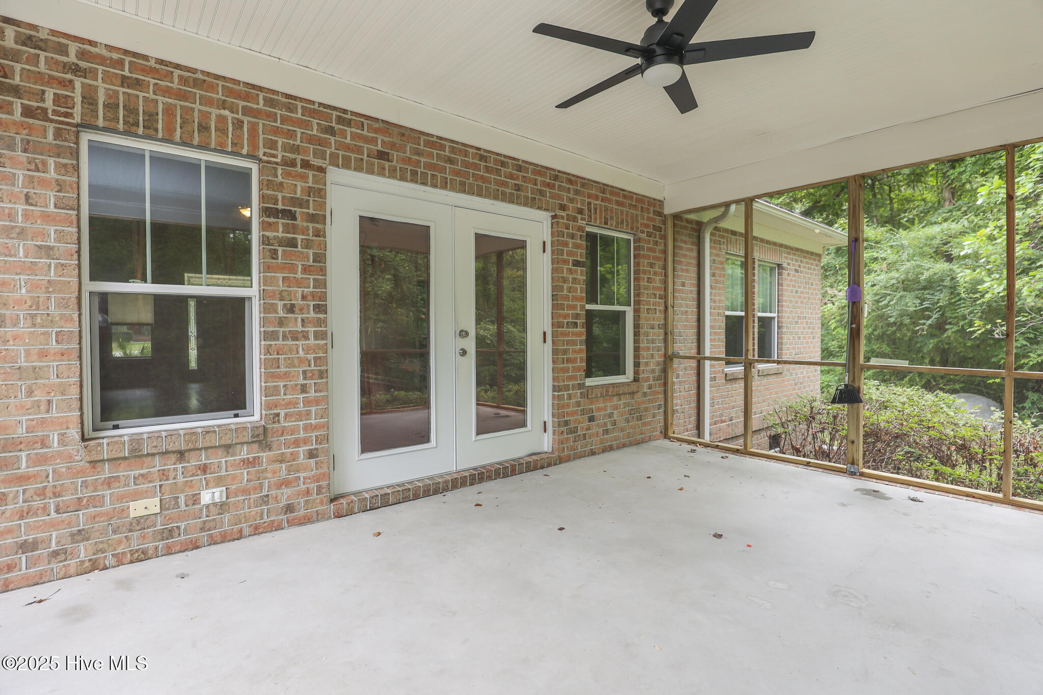 100530782 | Photo 51