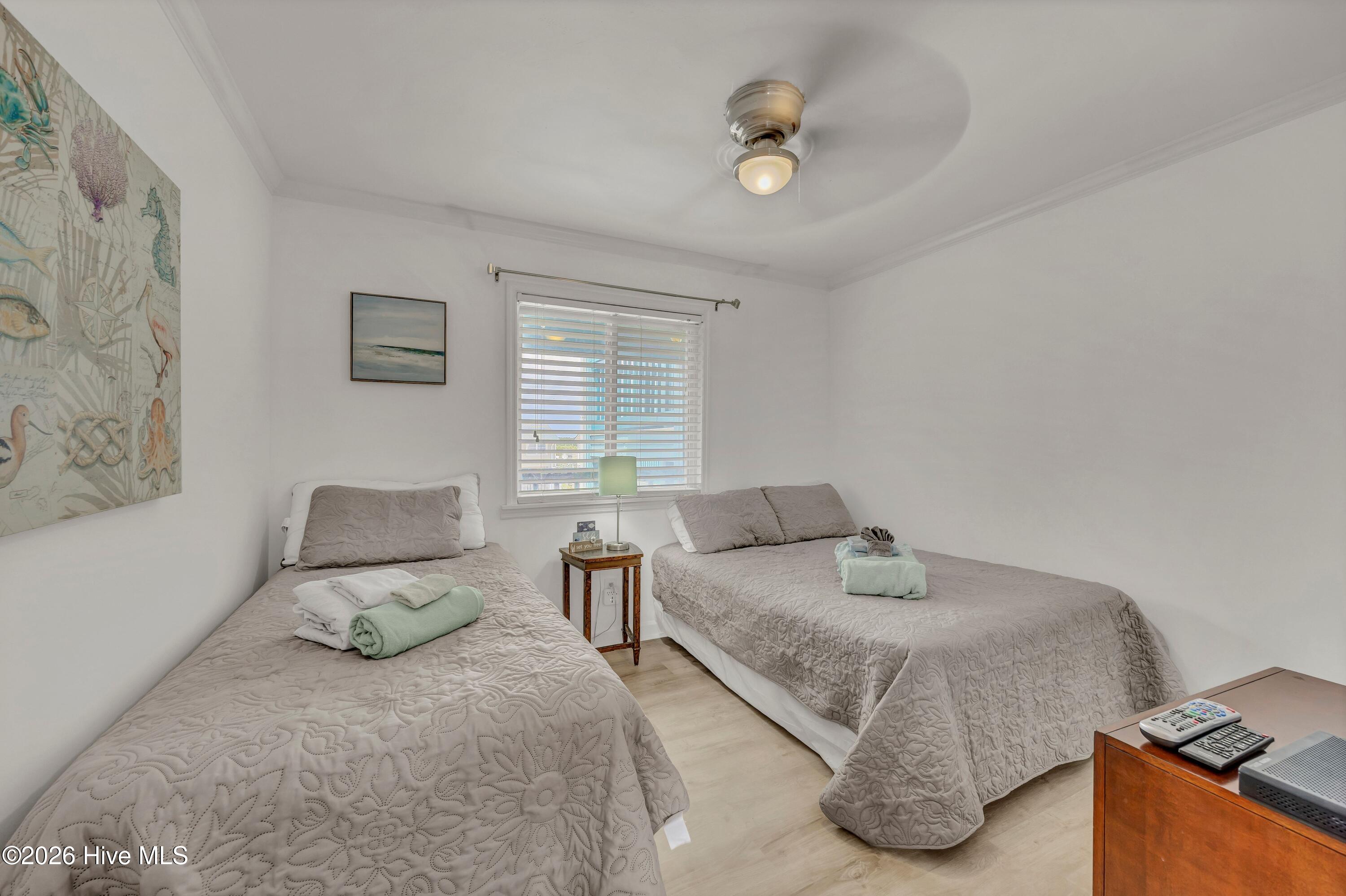 100570370 | Photo 14