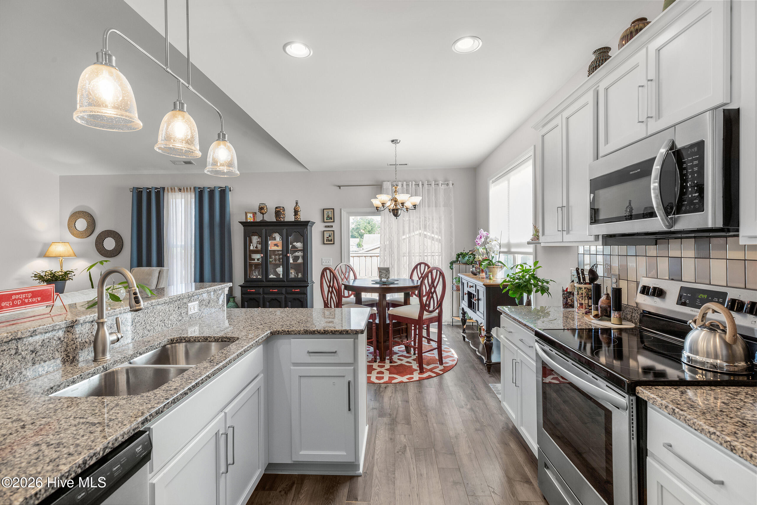 100557607 | Photo 17