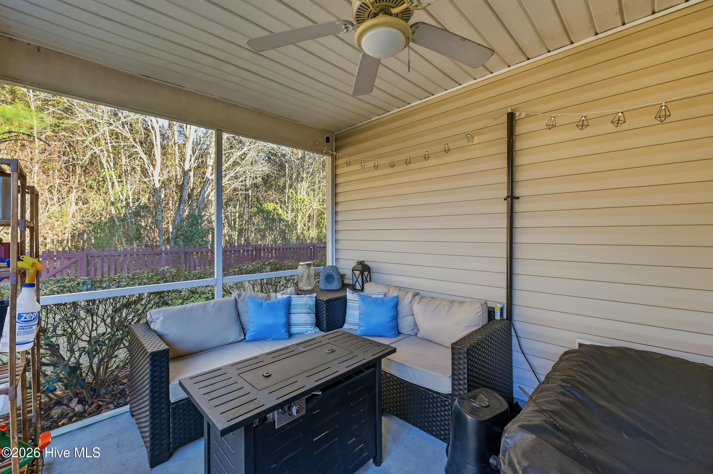 100555360 | Photo 18