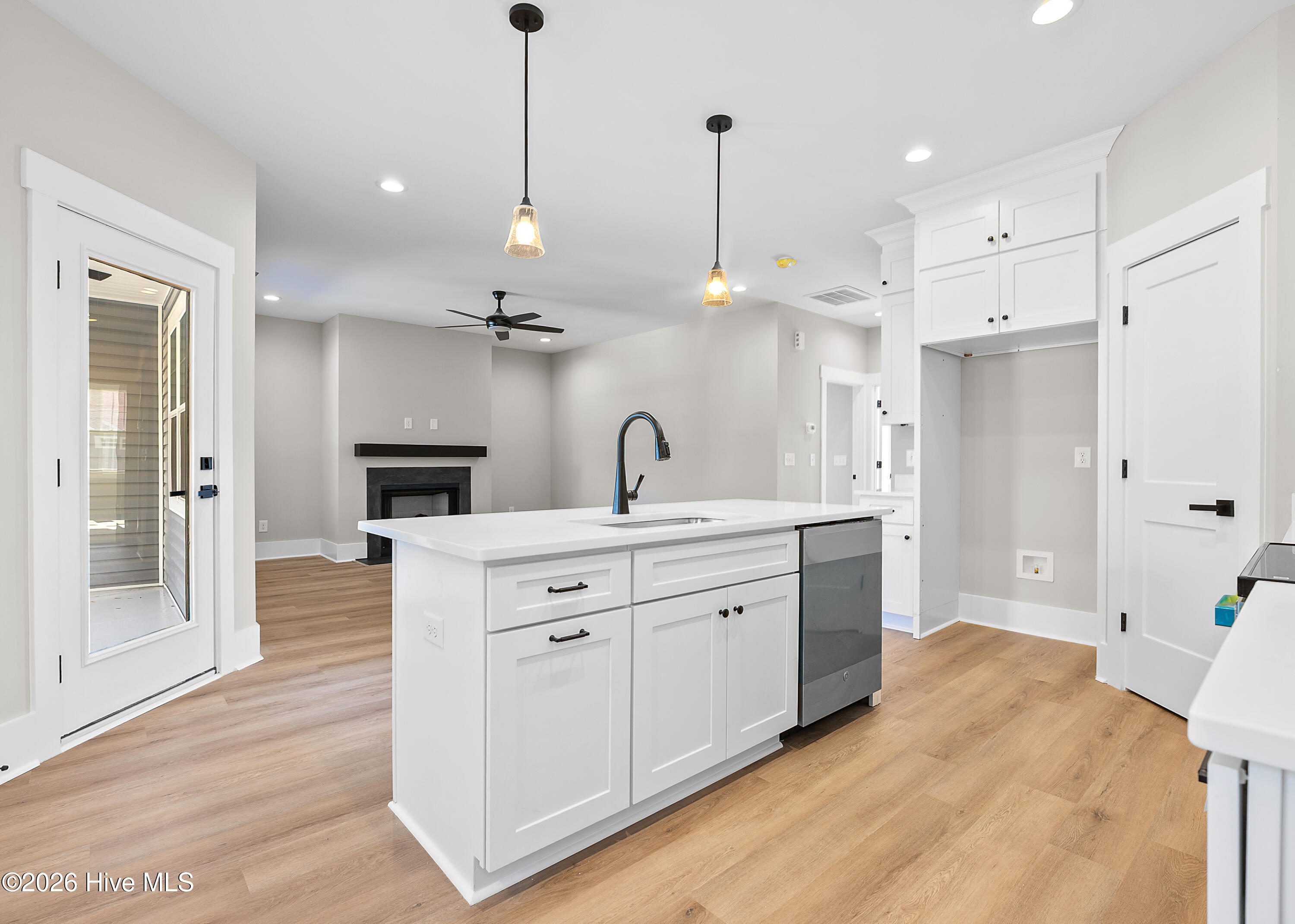 100566286 | Photo 25