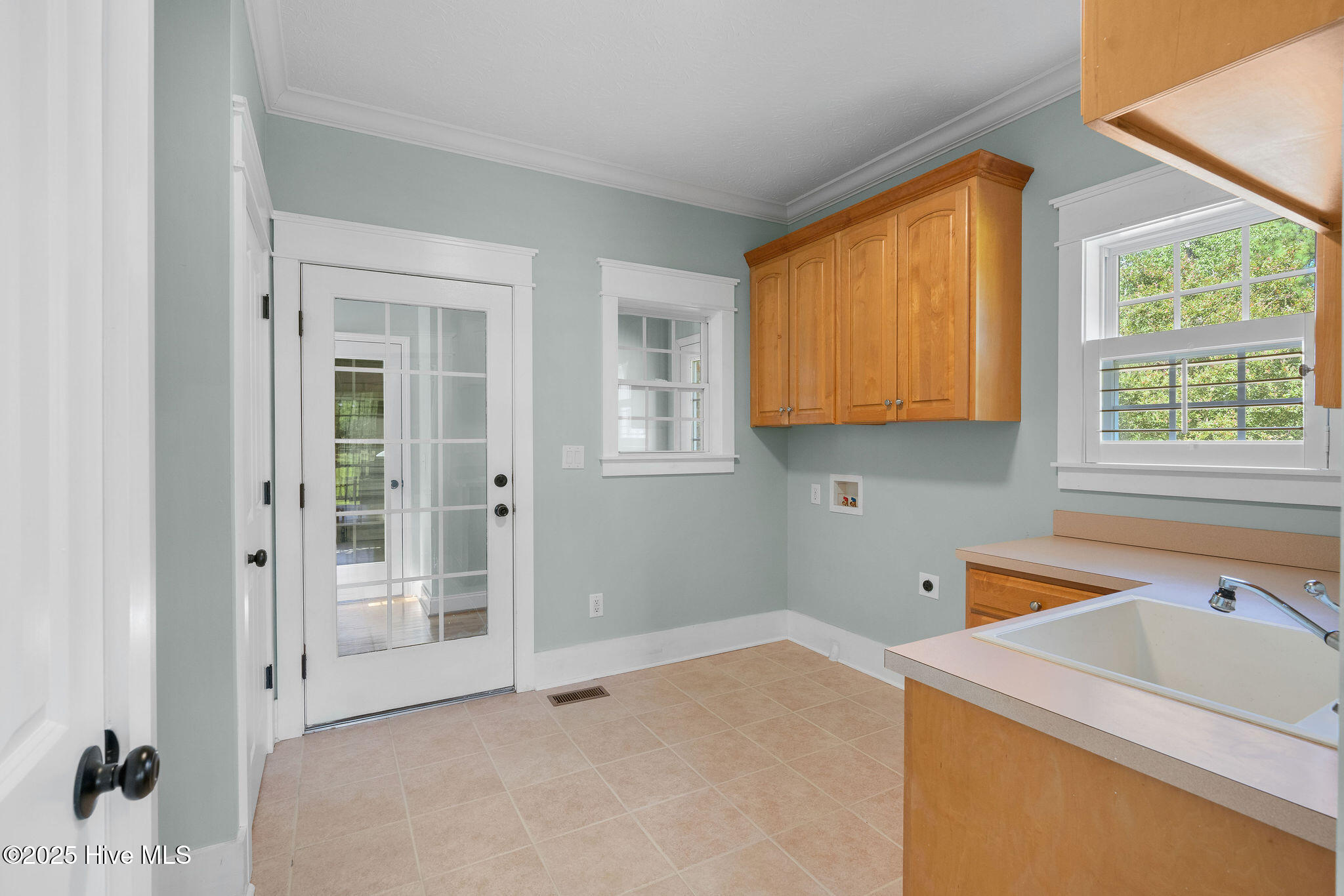 100526729 | Photo 46