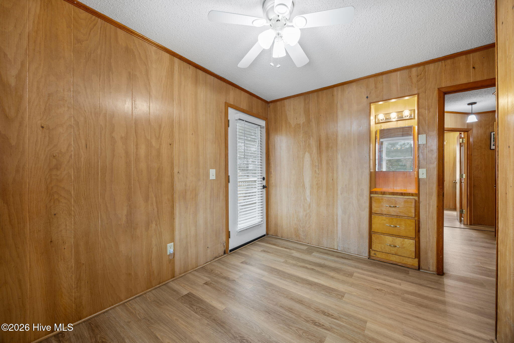 100555890 | Photo 25