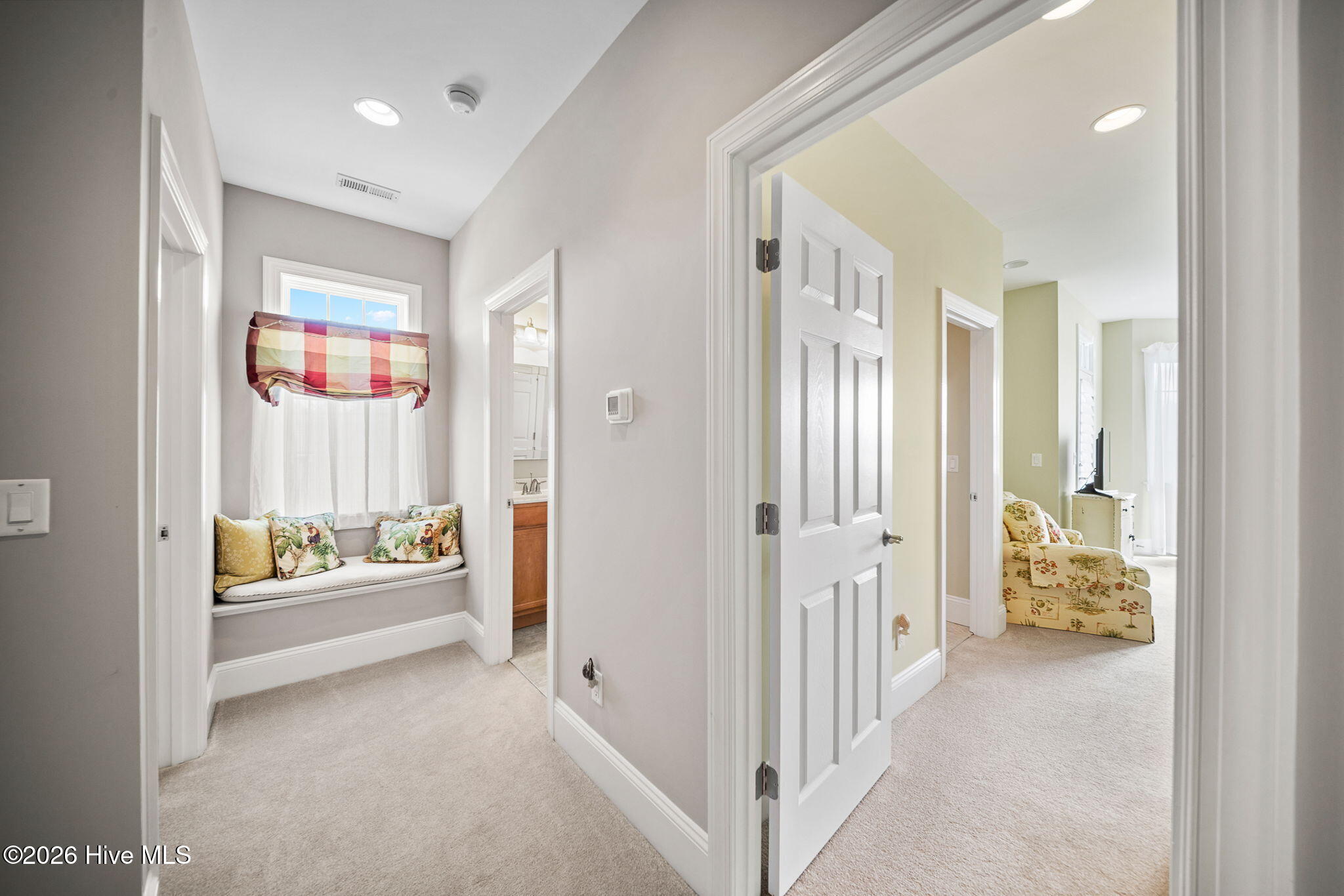 100560787 | Photo 36