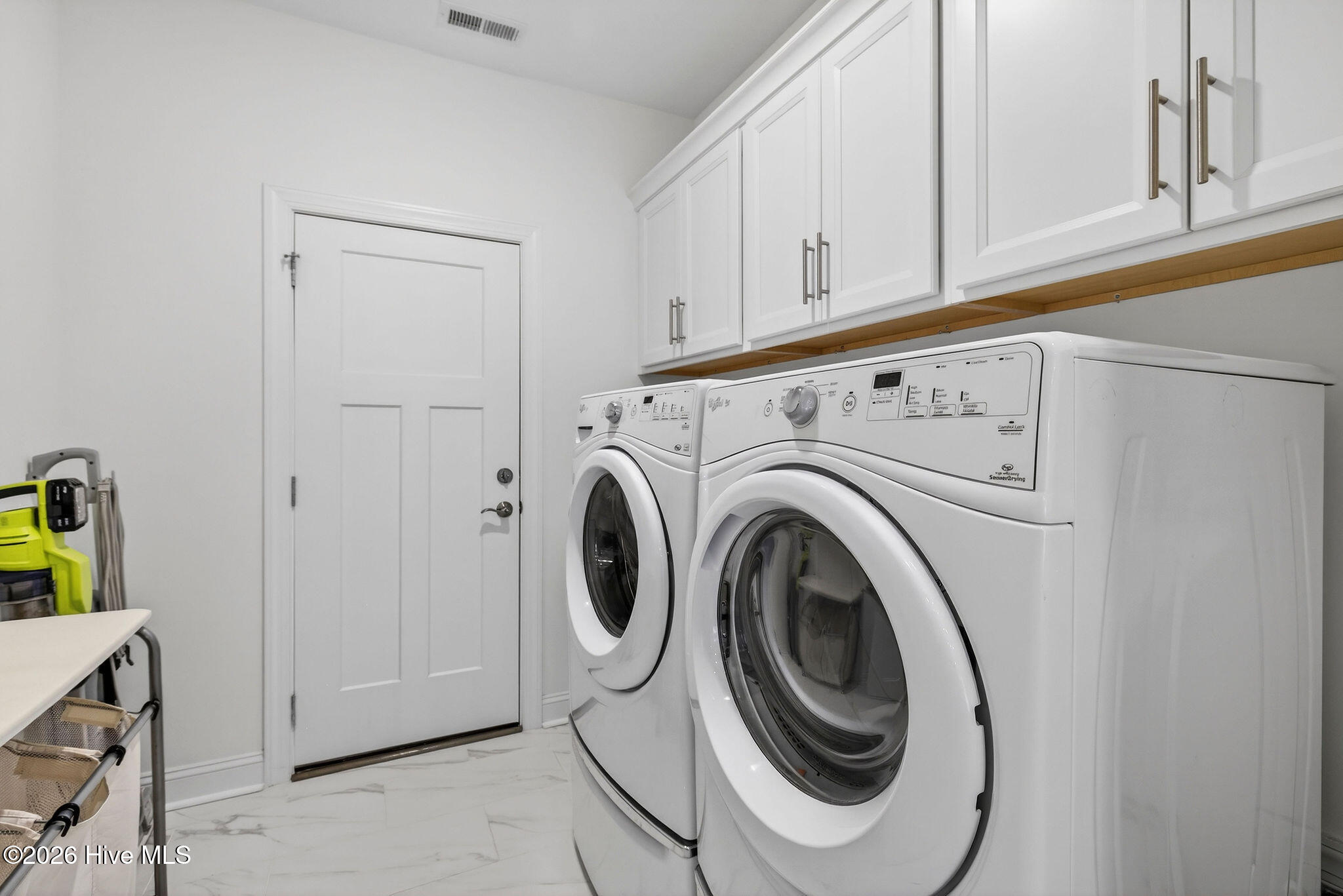 100557170 | Photo 32