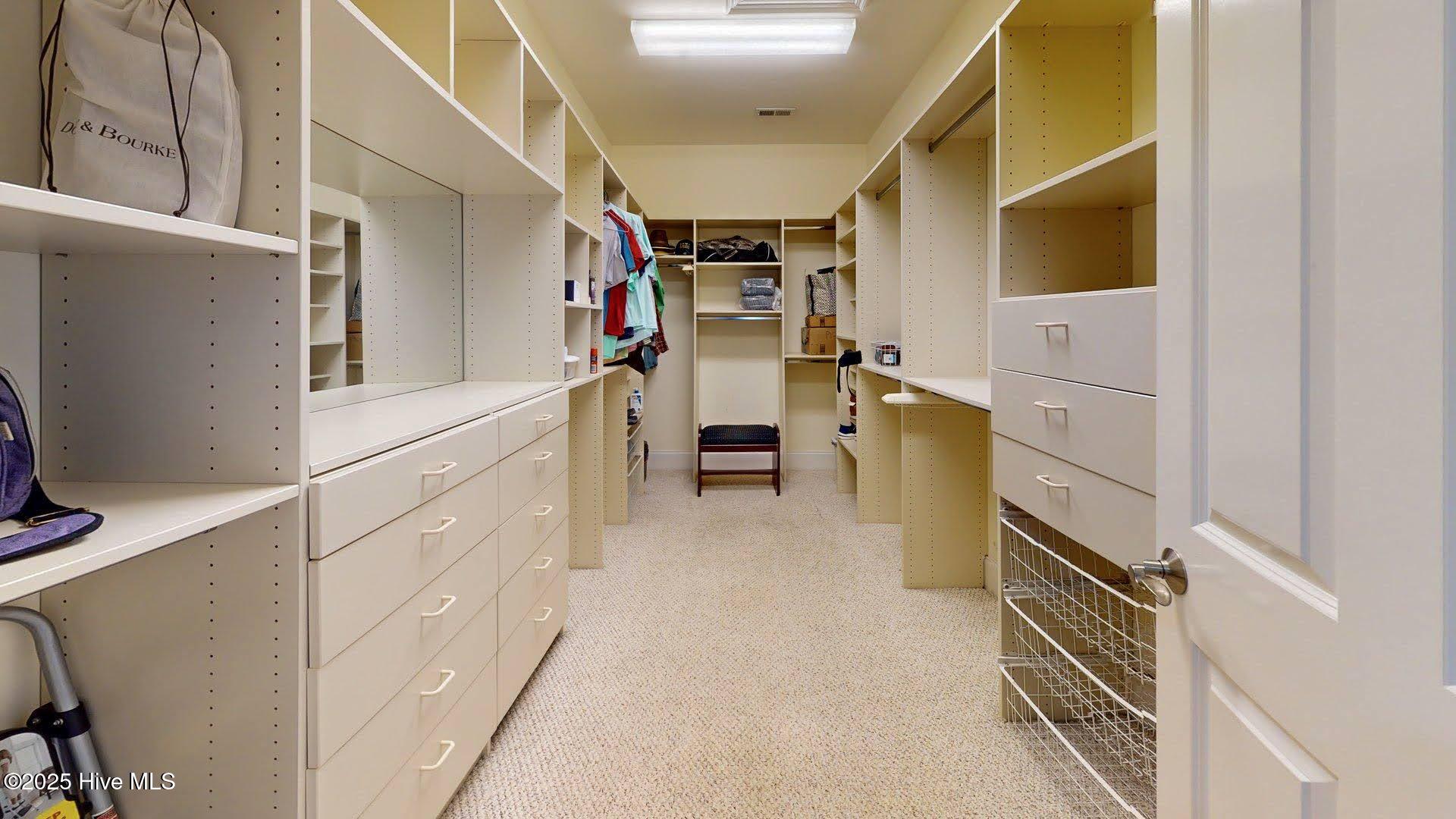 100528011 | Photo 42