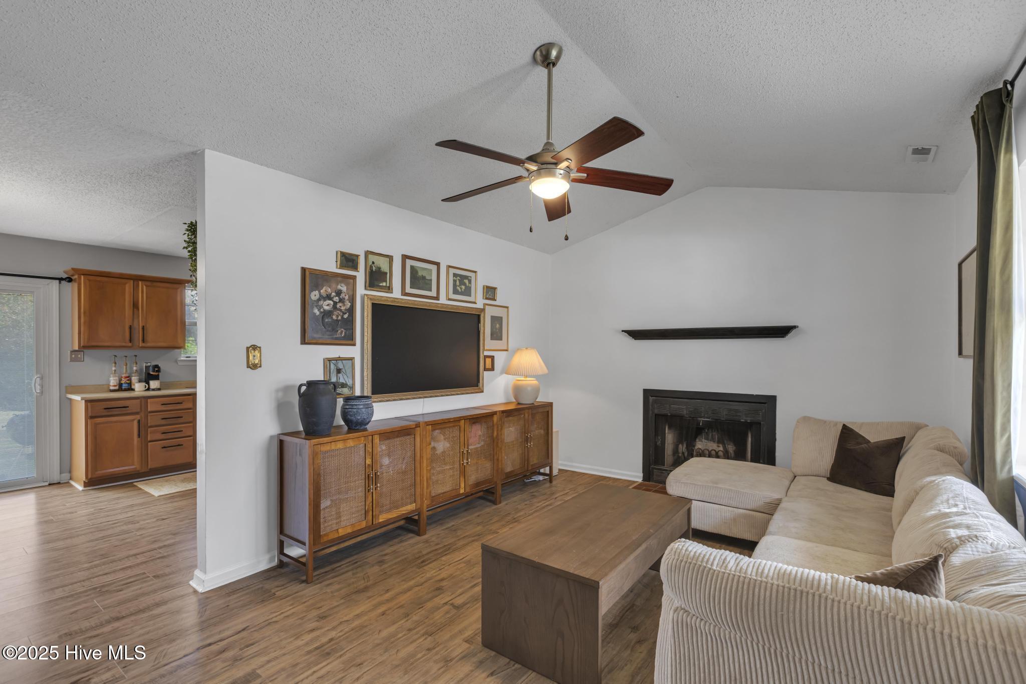 406 Singletree Court, Jacksonville, NC 28540 – photo 5: 425A4173