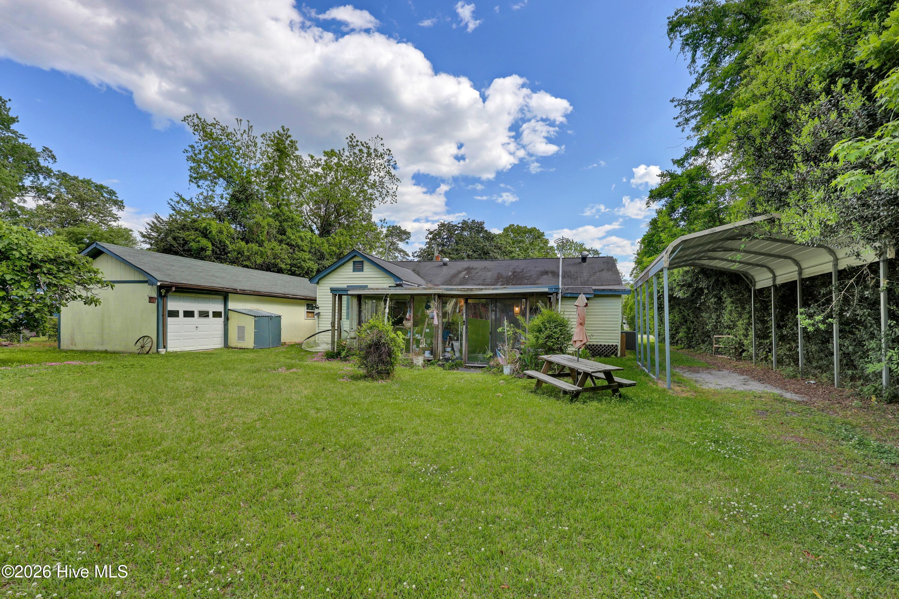 100569876 | Photo 24