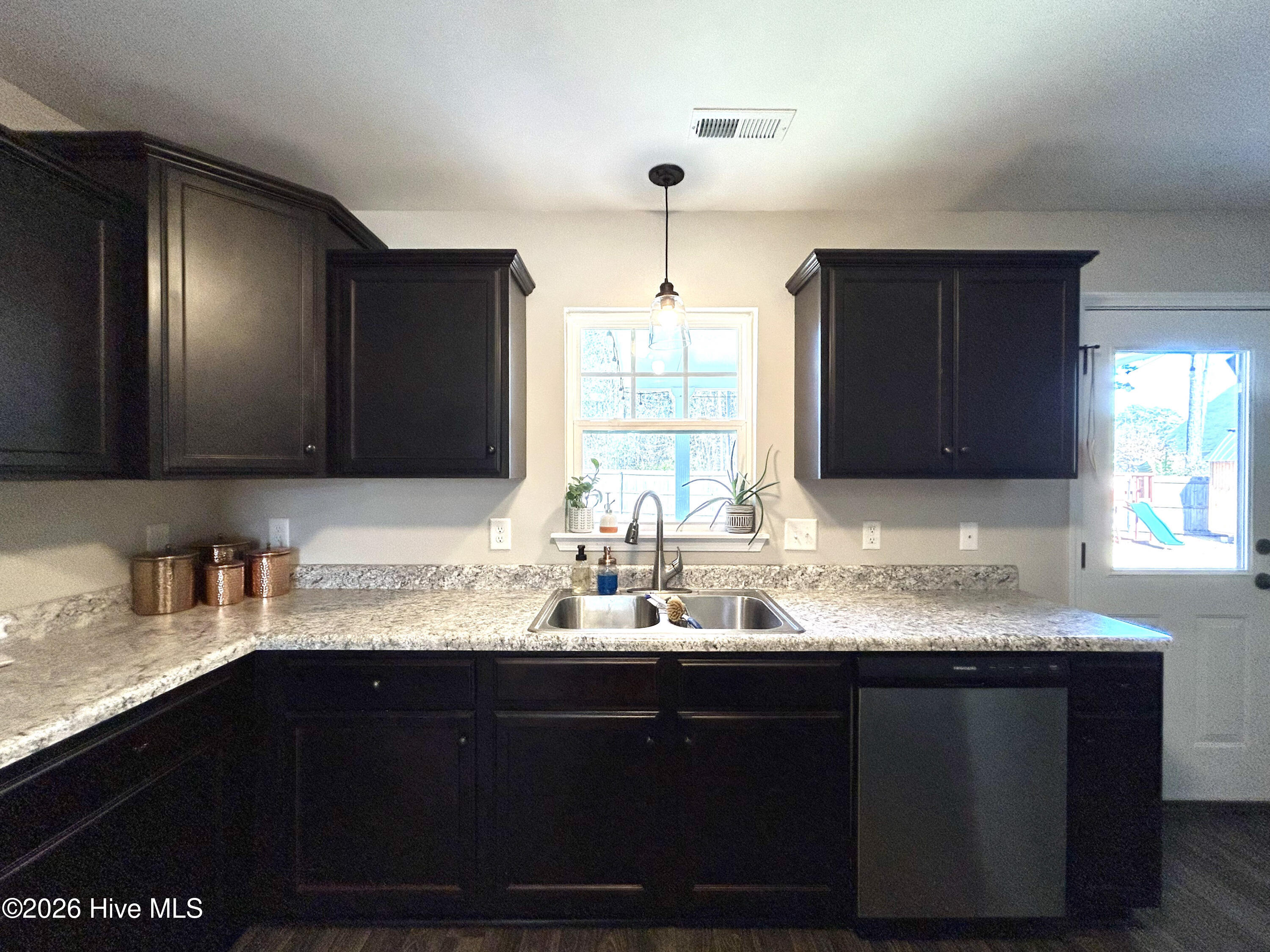 100557400 | Photo 18