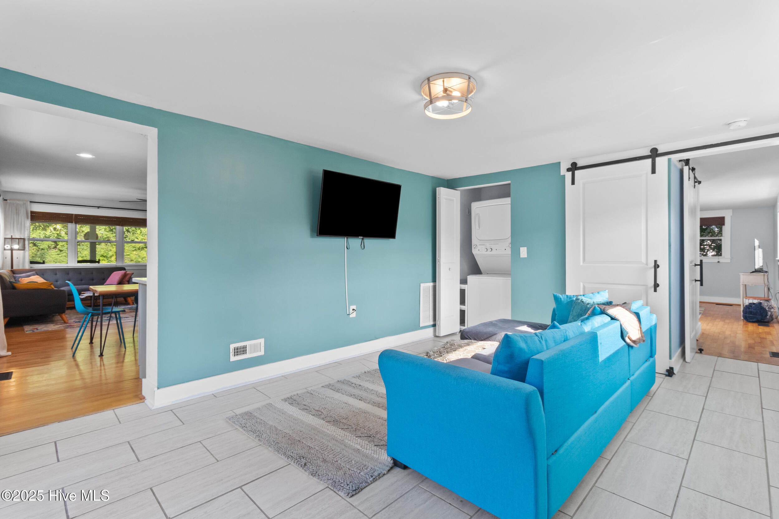 100526770 | Photo 13