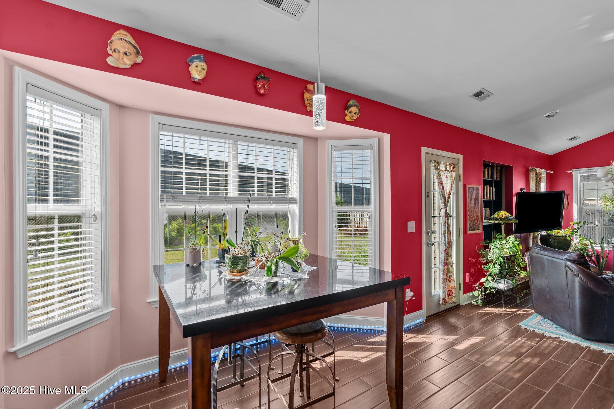 100504598 | Photo 13