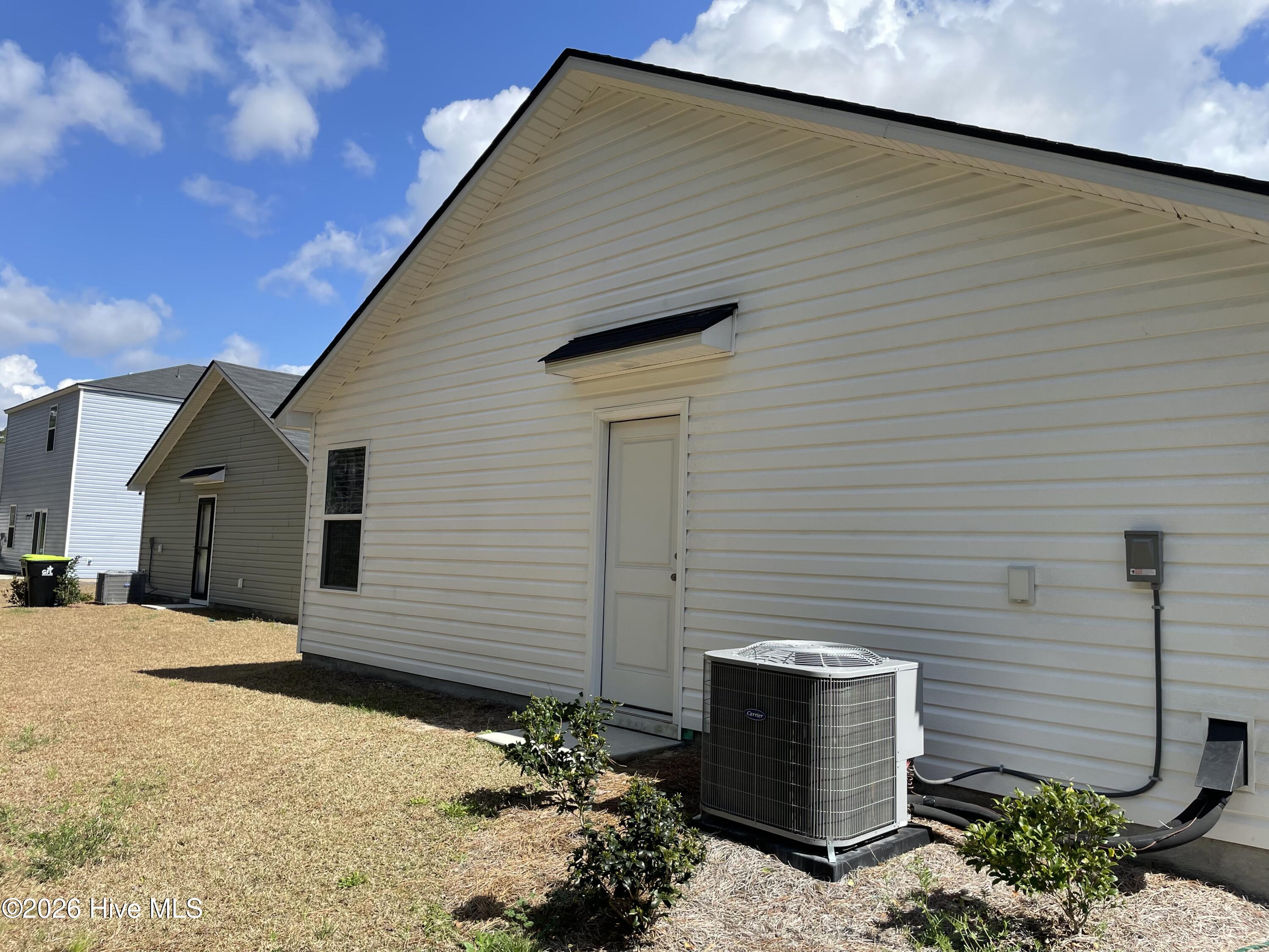 100560586 | Photo 36