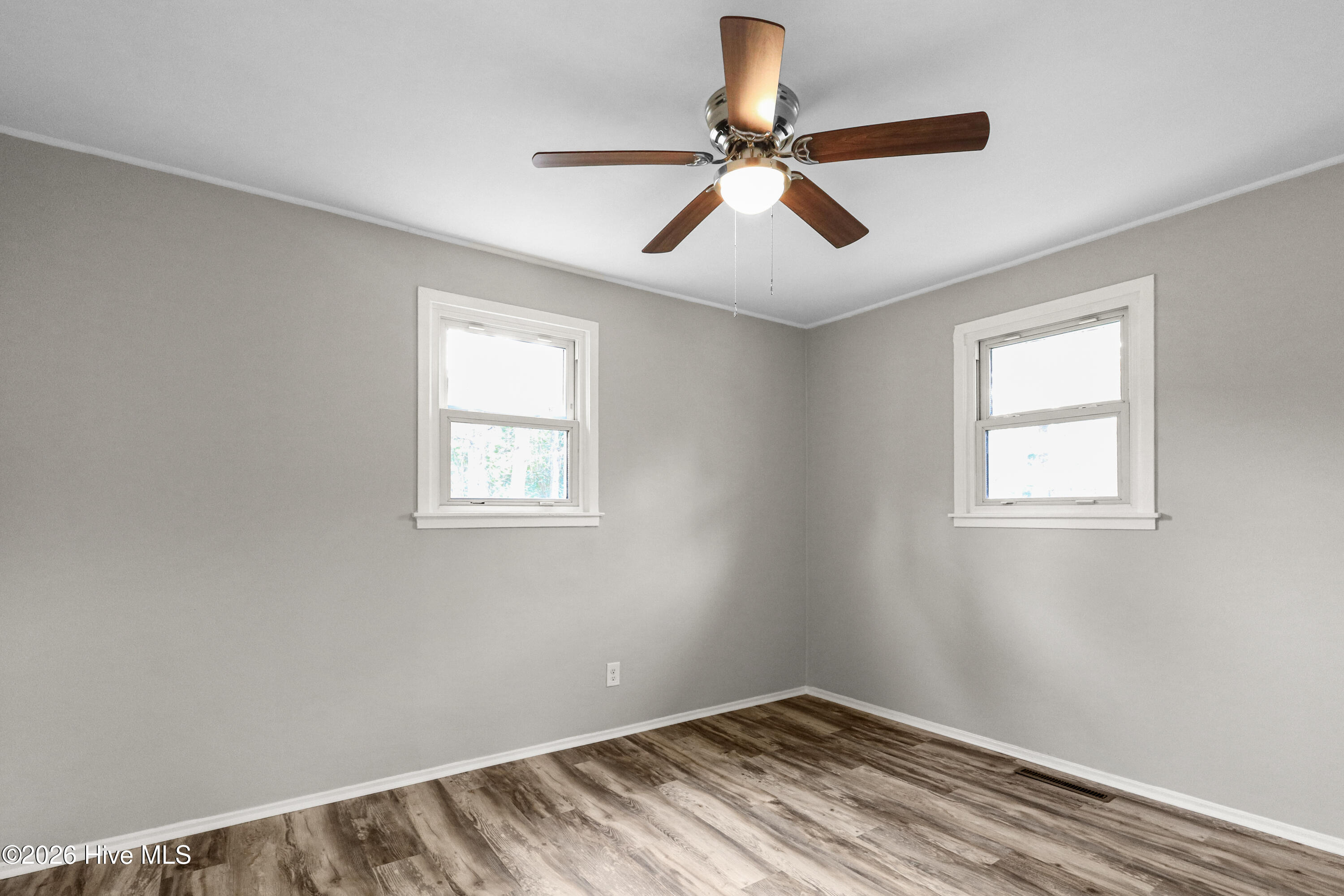 100560188 | Photo 25