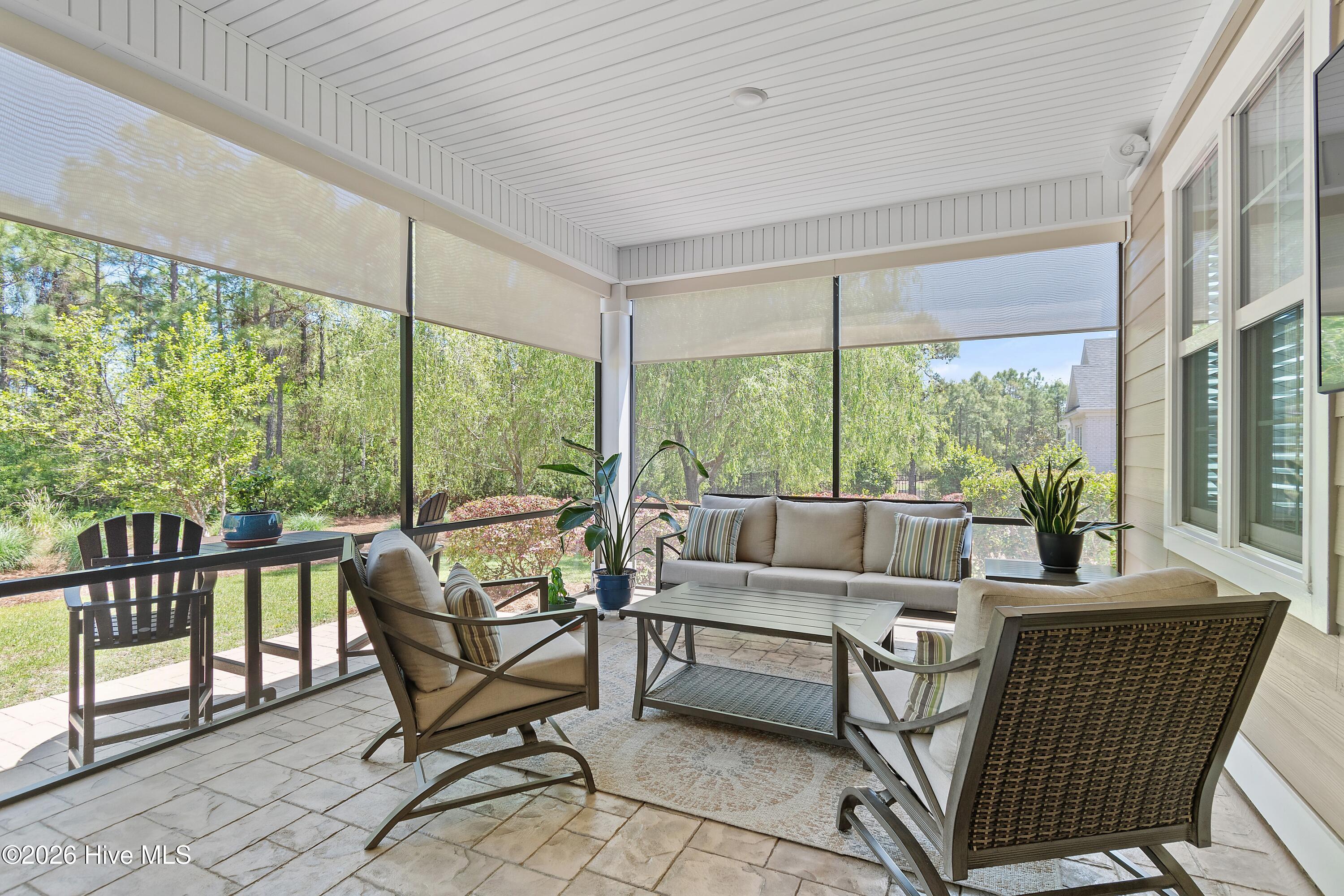 100568990 | Photo 59