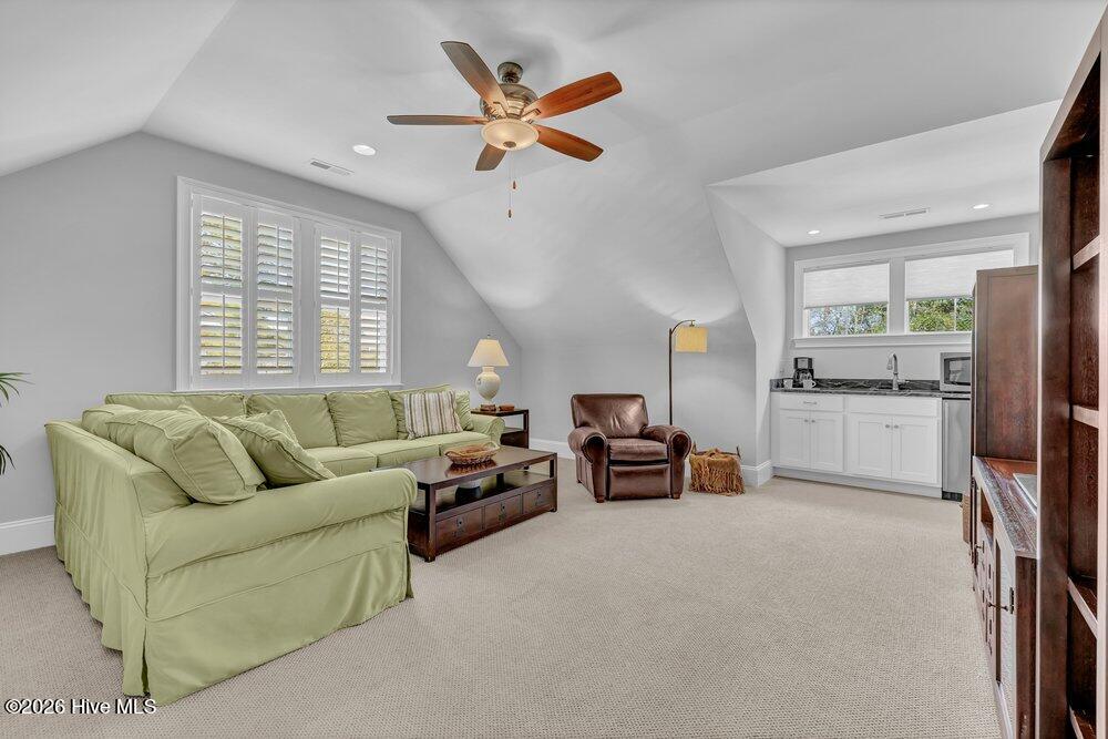 100563966 | Photo 44