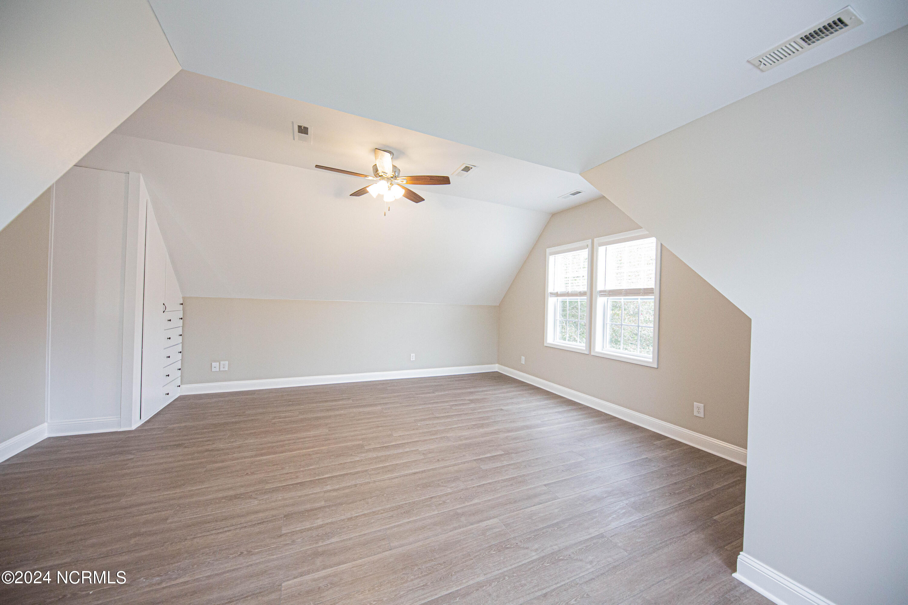 100566053 | Photo 27