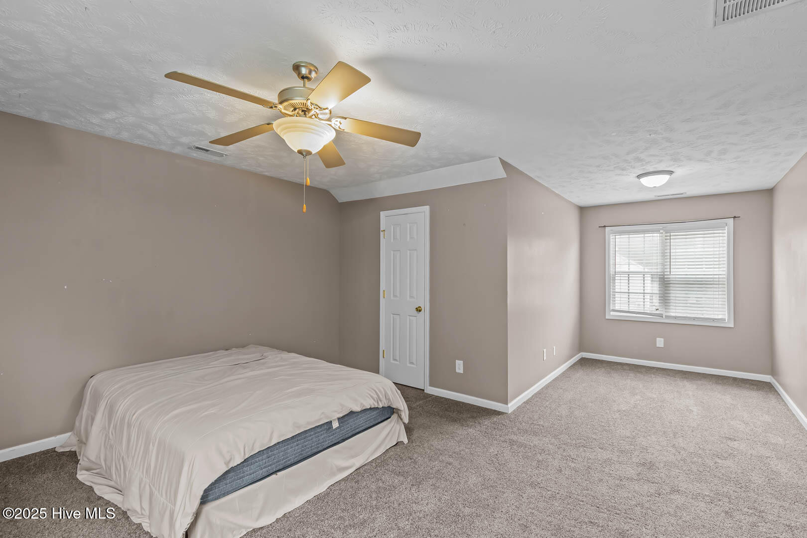 100542148 | Photo 31